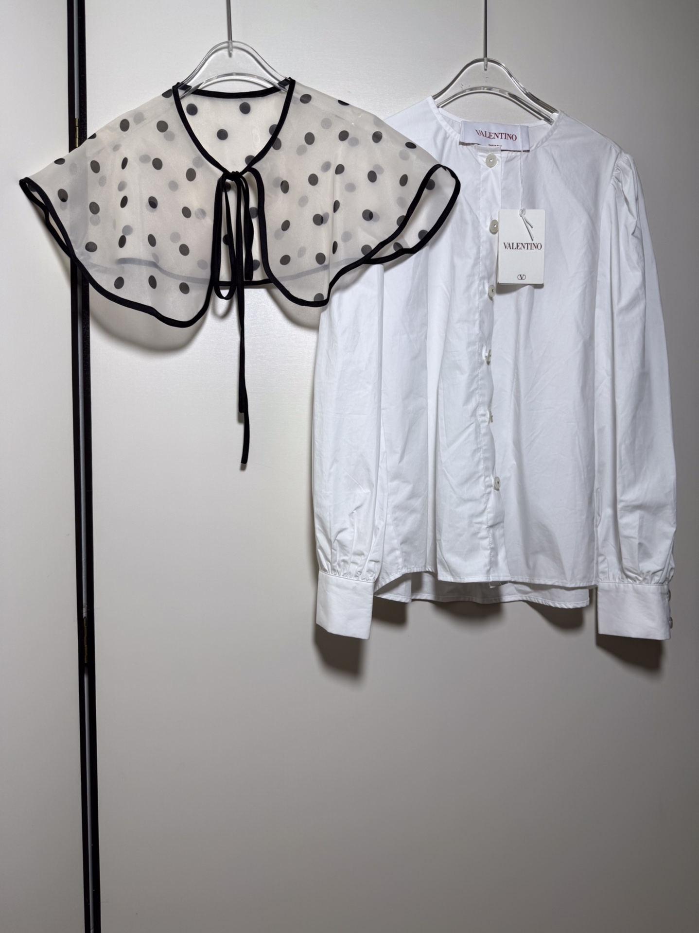 “Valentino Doll Women’s Suit Collection Featuring V-Neck Design and Single-Button Shirt in Various Sizes” - 图片 4