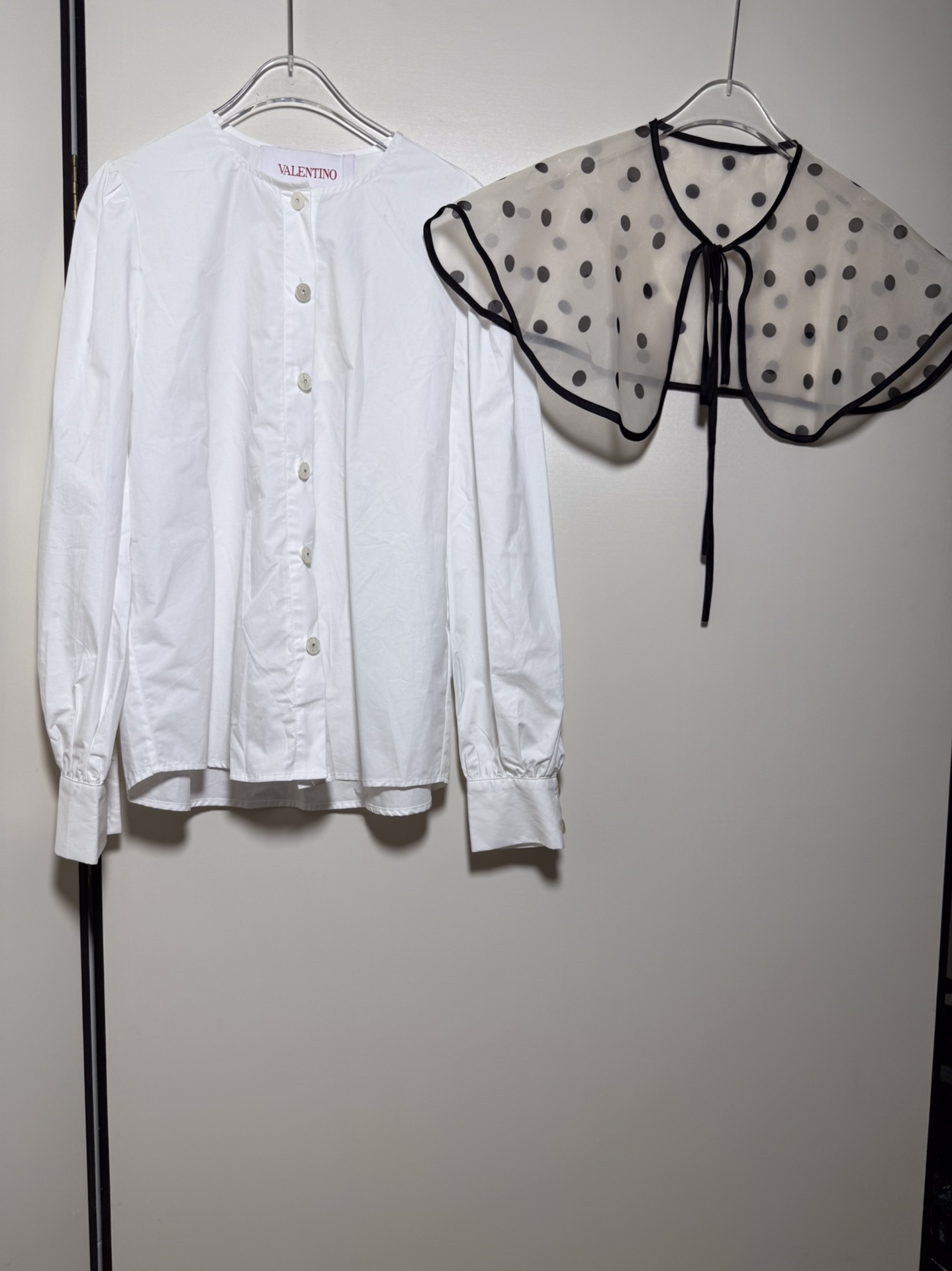 “Valentino Doll Women’s Suit Collection Featuring V-Neck Design and Single-Button Shirt in Various Sizes” - 图片 6