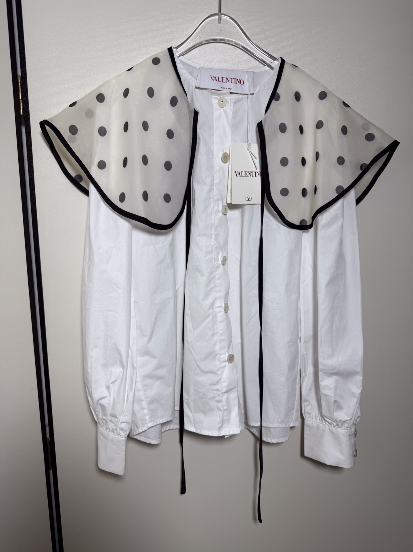 “Valentino Doll Women’s Suit Collection Featuring V-Neck Design and Single-Button Shirt in Various Sizes” - 图片 2