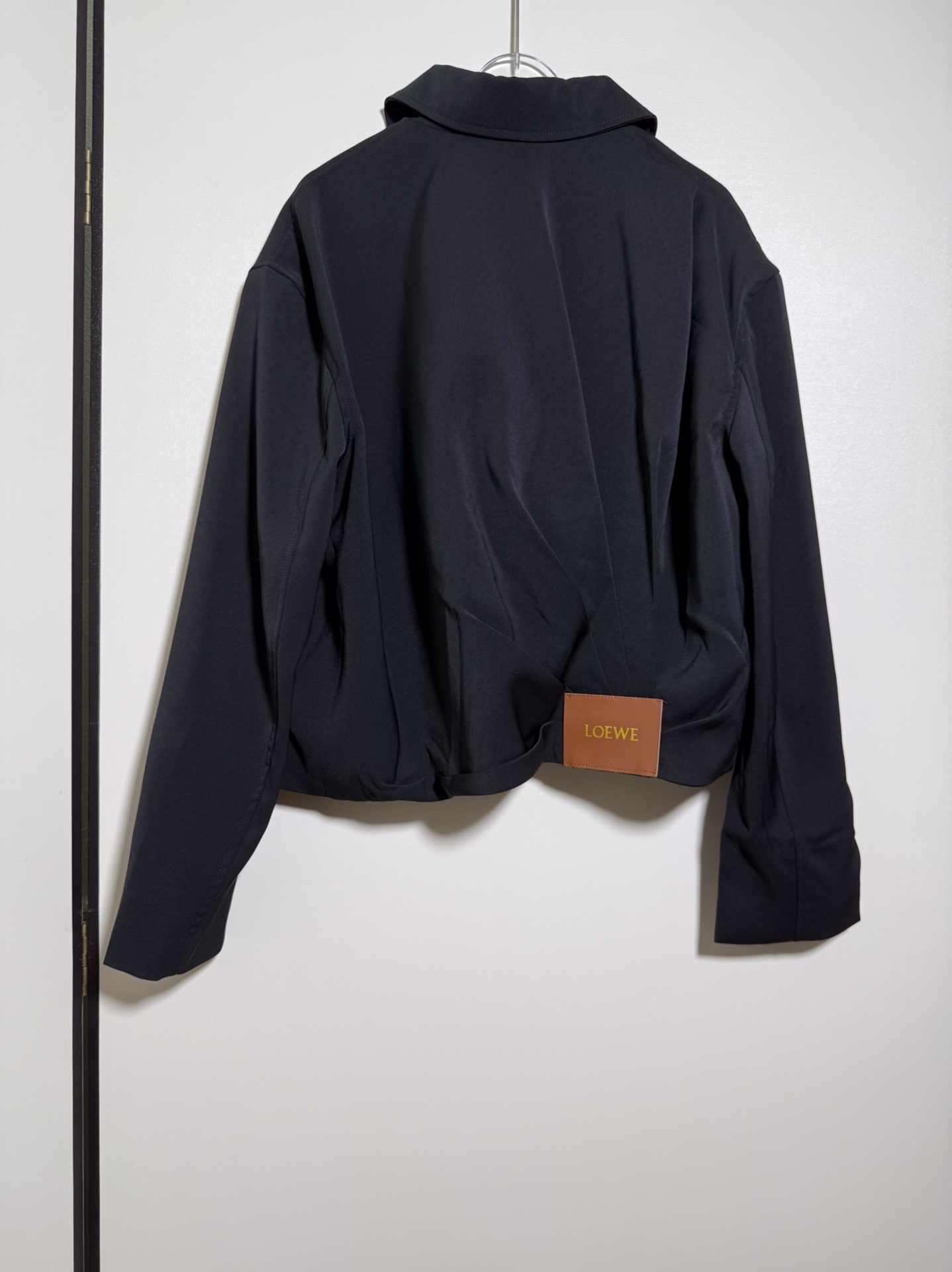 Title: High-End Women’s Dress with Loewe Leather Jacket Summary: Quality women’s dress with Loewe leather jacket in sizes S, M, L, XL. - 图片 2