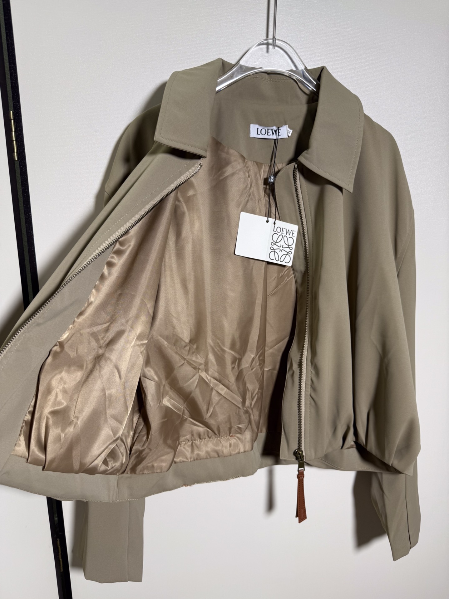 “High-End Quality Women’s Dress with Loewe Leather Wrapper Zipper Jacket – SMLXL” - 图片 5