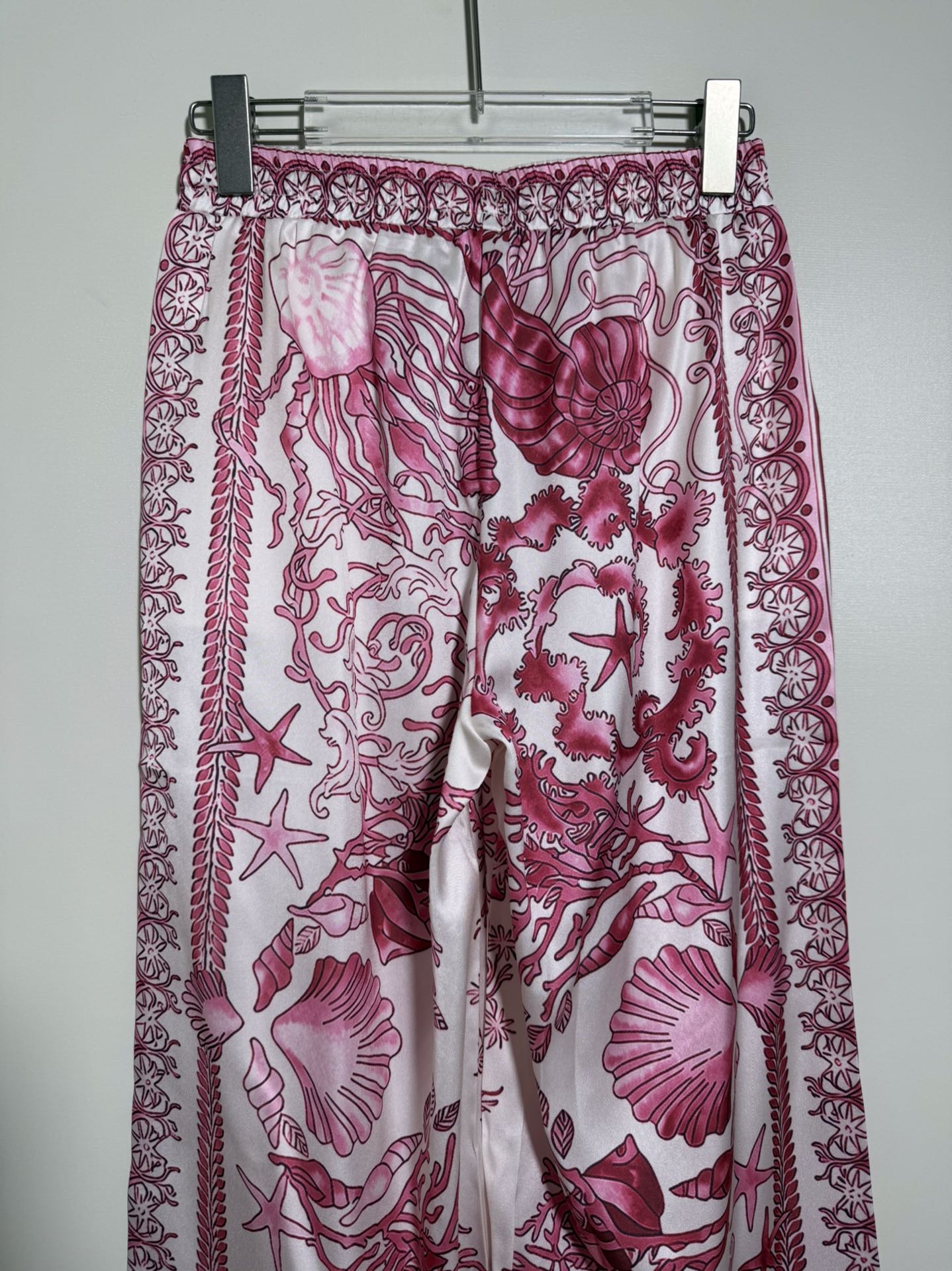 “High-End Quality Female Suit Featuring Versac/Vanthroat, Red Bottom Star, and Barlock Seashells in Various Sizes” - 图片 7
