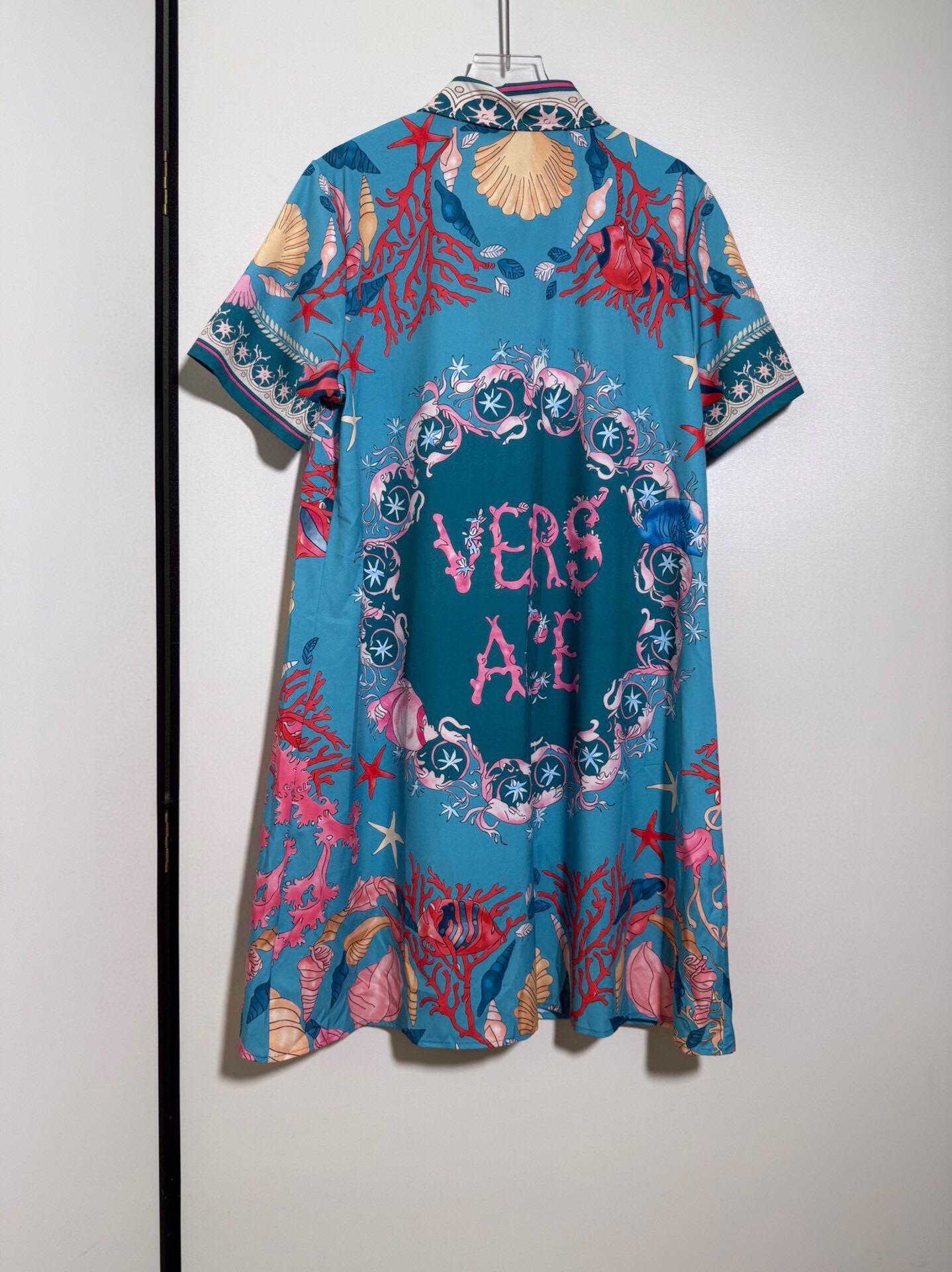 “High-Quality Women’s Clothes: Versace/French-Inspired Collection with Sea-Inspired Designs in Various Sizes” - 图片 9