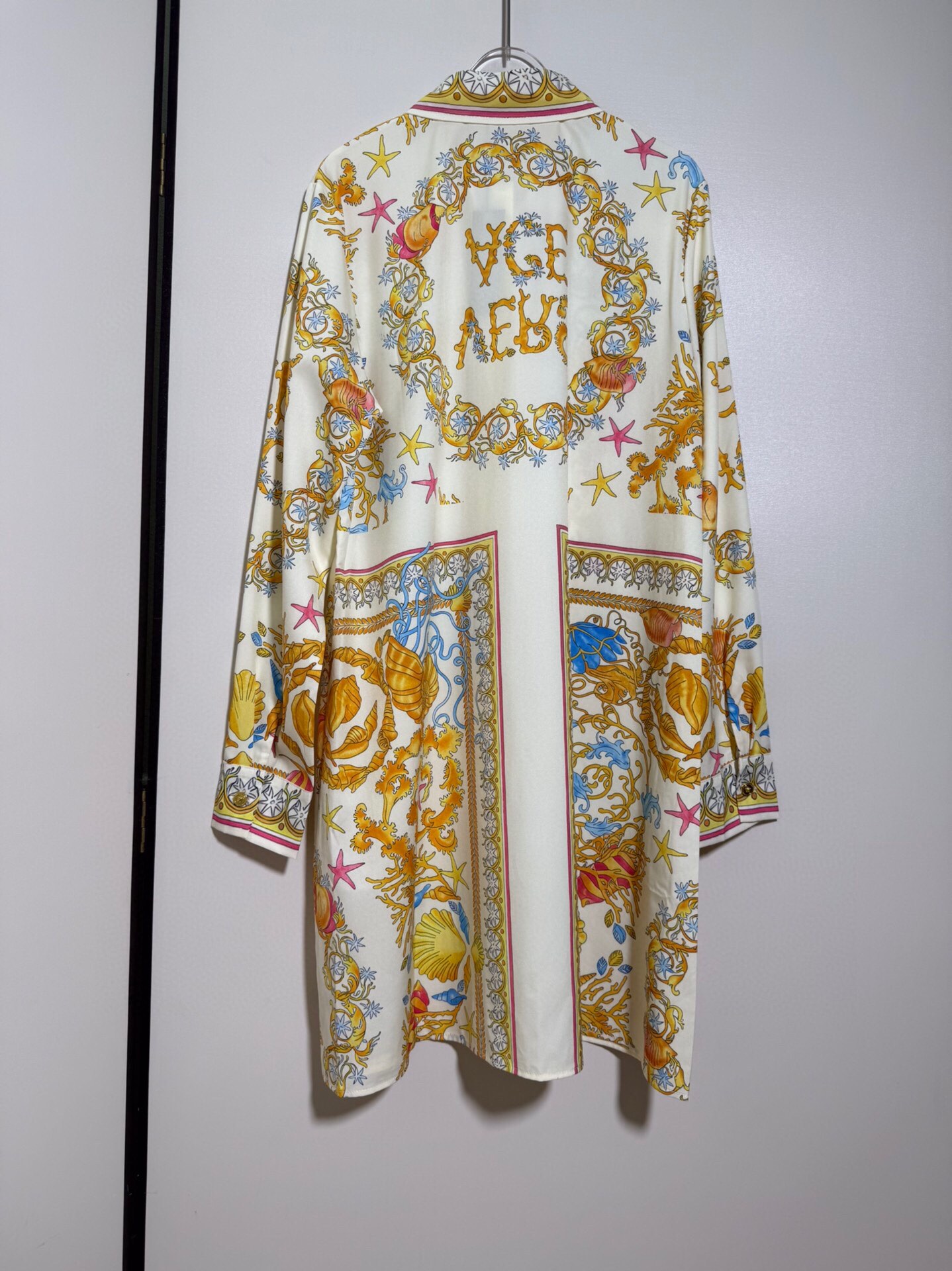 “High-End Quality Women’s Clothing: Versace-Inspired Yellow Seashell Packaging | Seamarque Collection” - 图片 9