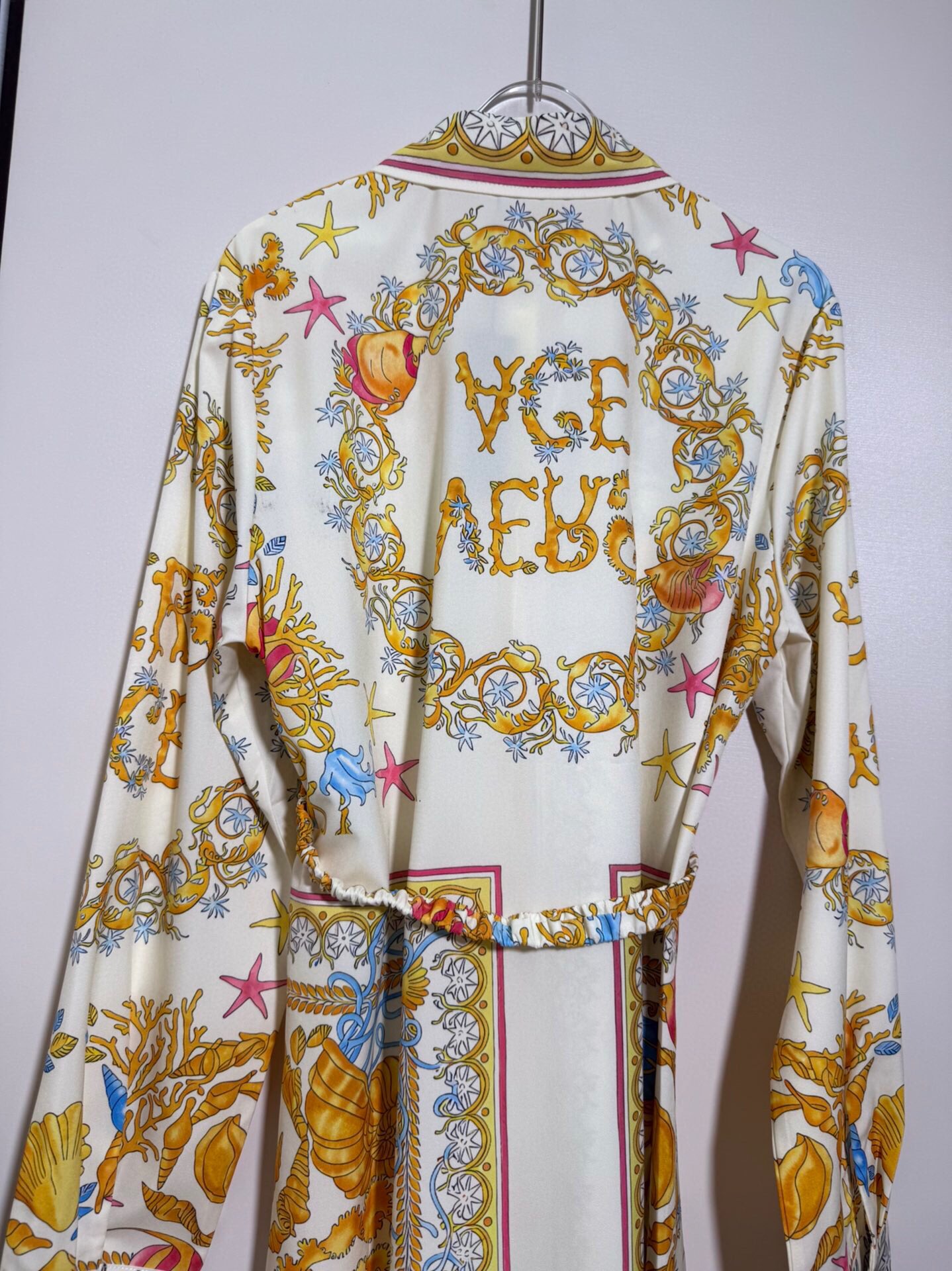 “High-End Quality Women’s Clothing: Versace-Inspired Yellow Seashell Packaging | Seamarque Collection” - 图片 6