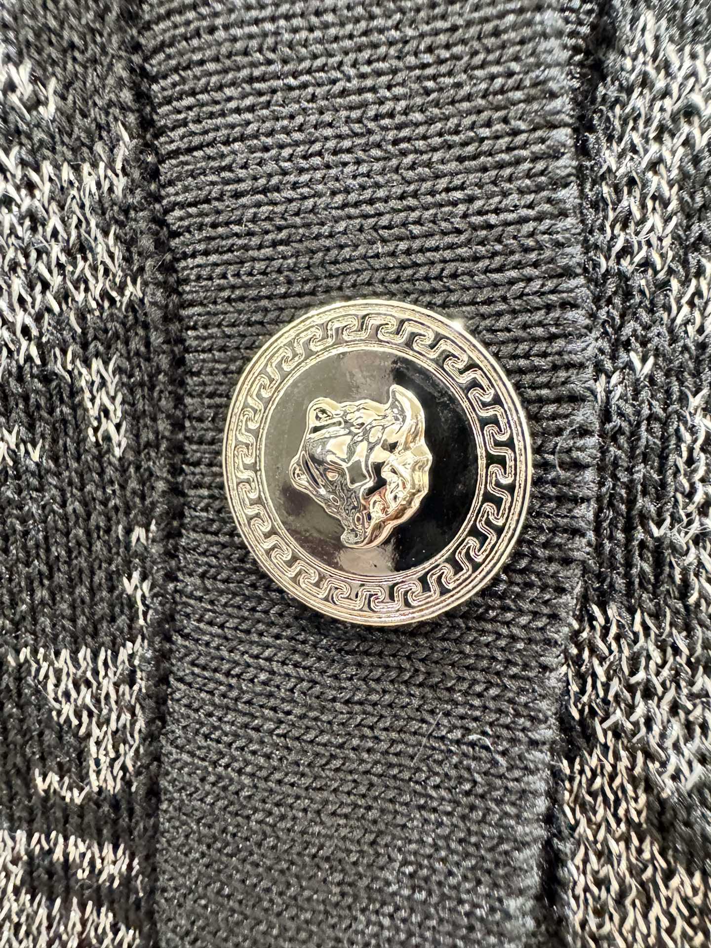 Versaces early autumn black printed knit cardigan with shimmer and floral embroidery.-Big cat