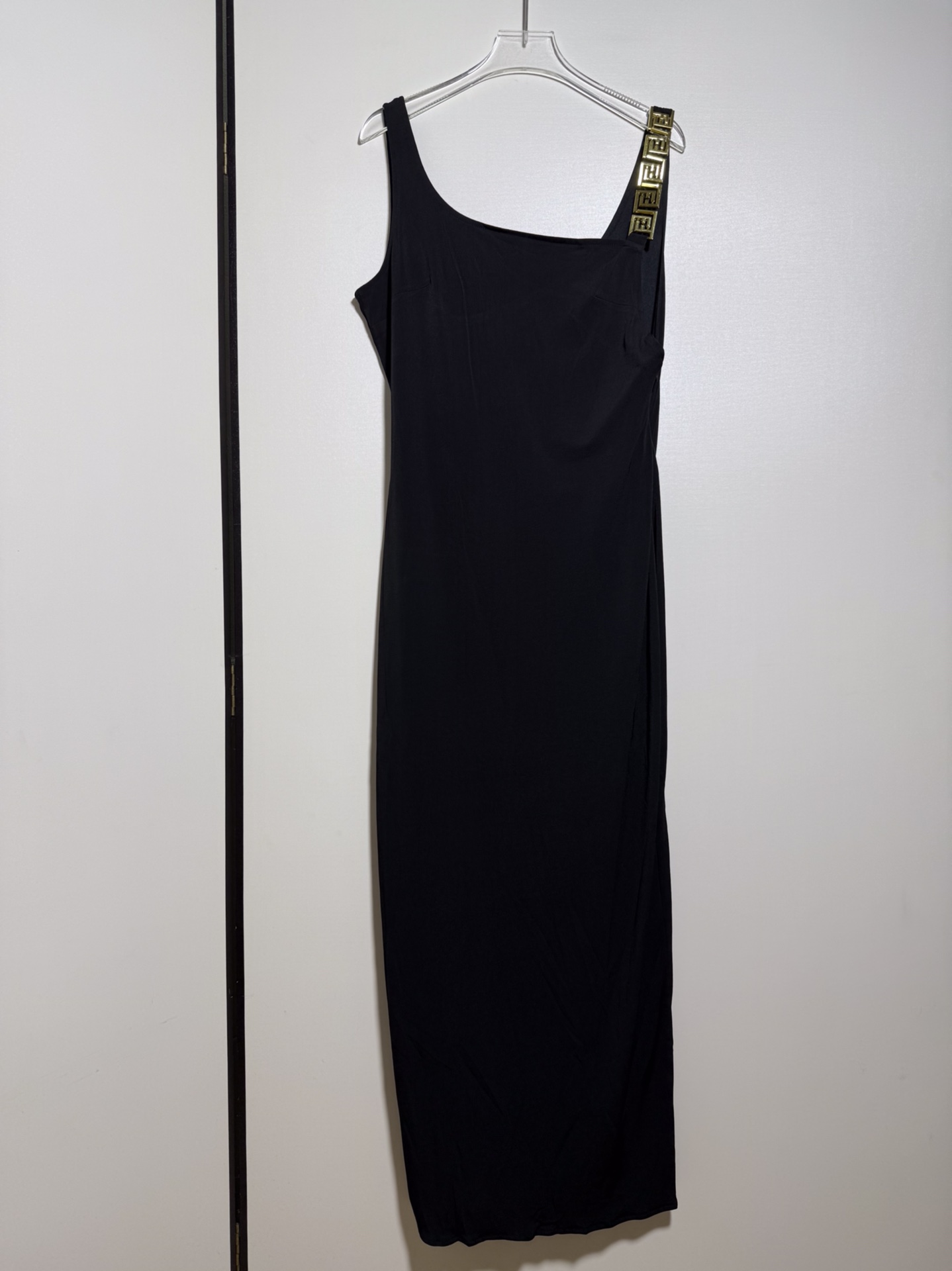 NO:820542,VERSACE/Versace women's popular series!  !  Draped asymmetrical oblique shoulder metal buckle details suspender shoulder decoration draped dress dress large stretch mesh slim fit slim waist long dress SMLXL, Versace-clothing,versace,versace,skirts,19860909VERSACE/范思哲 女士 爆款系列！！垂褶不对称斜肩金属扣饰细节吊带肩装饰垂坠礼服连衣裙大弹力网纱修身显瘦收腰长款连衣裙SMLXL,范思哲-服装,versace,versace,skirts,,Women's clothing