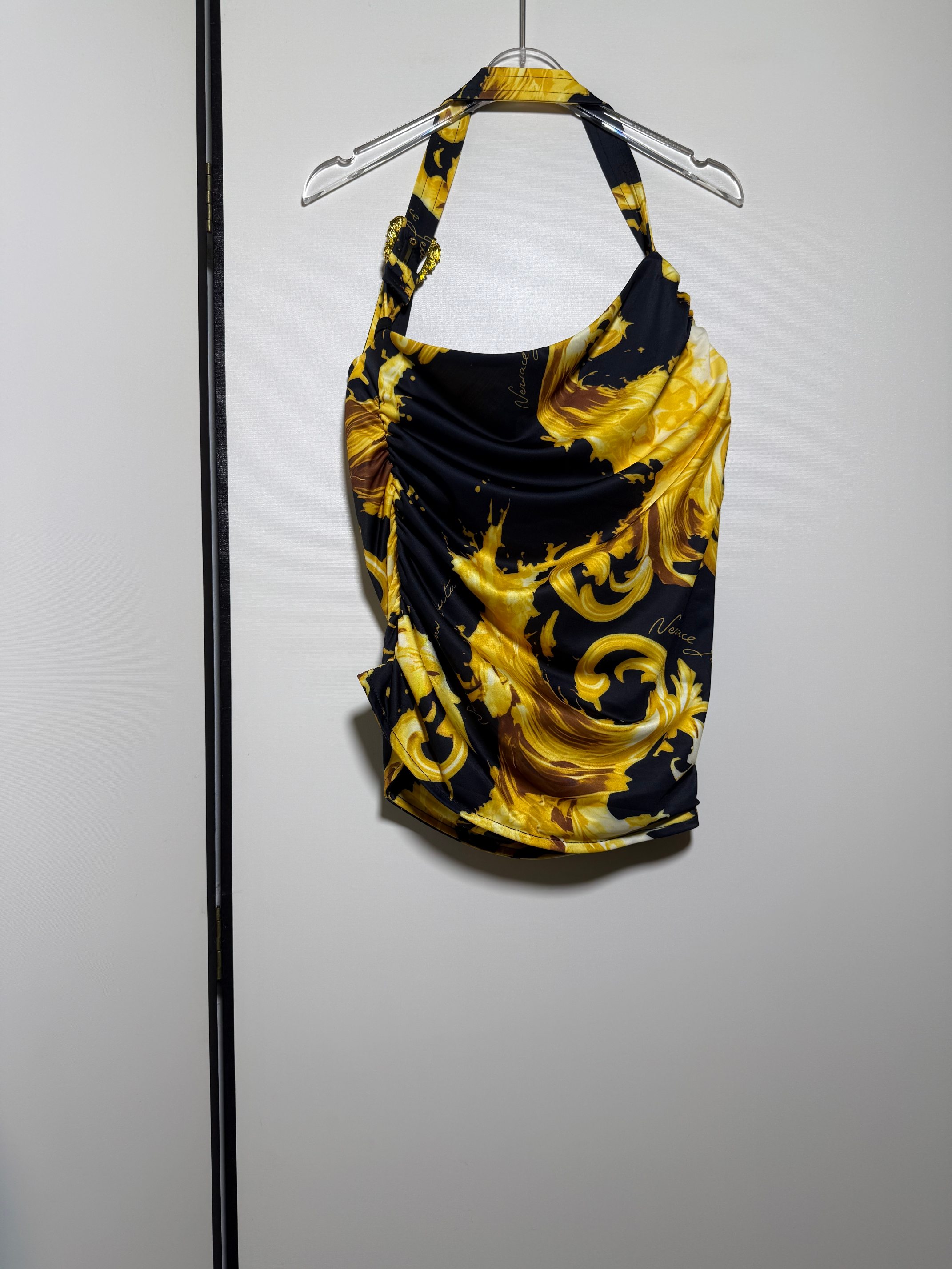 NO:822963,VERSA*C/Versace's popular baroque print draped one-shoulder top sexy backless metal buckle halter top.SMLXL, Versace-clothing,versace,versace,19860909VERSA*C/范思哲爆款巴洛克印花垂褶单肩上衣性感露背金属扣挂脖背心上衣.SMLXL,范思哲-服装,versace,versace,,Women's clothing