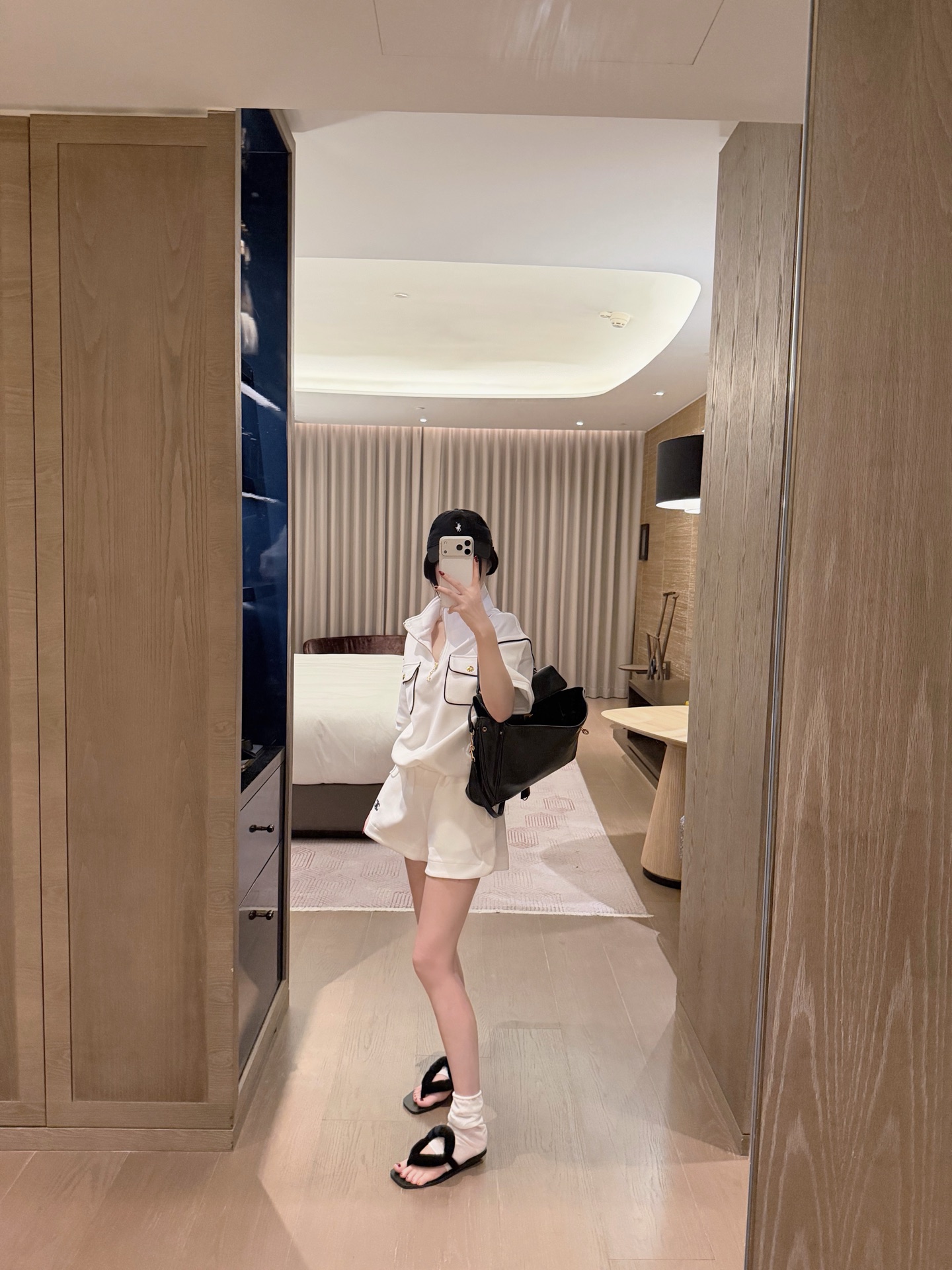NO:832181,Suit CELIN* Arc de Triomphe embroidery contrasting color placket short-sleeved shorts suit SML,,celine,shorts,T-shirt,19860909套装CELIN*凯旋门刺绣撞色襟条短袖短裤套装SML,,celine,shorts,T-shirt,,Women's clothing