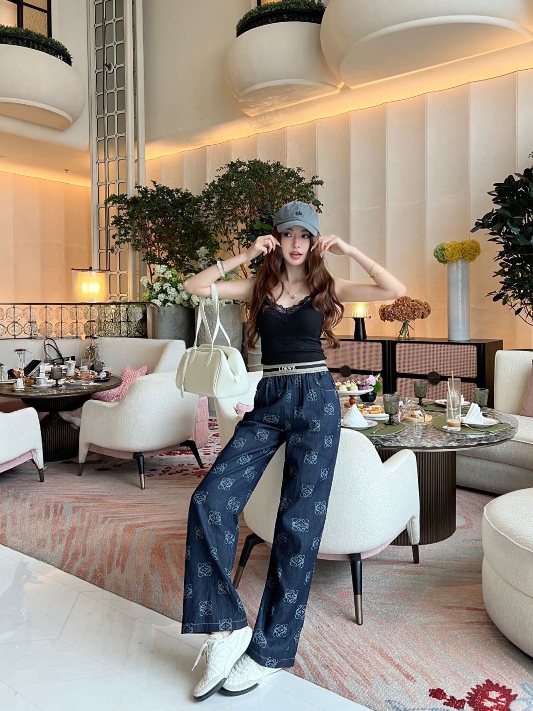 NO:832173,LOEW*customized jacquard denim straight trousers～～customized letter LOGO elastic waistband SML,,loewe,19860909LOEW*订制提花牛仔直筒长裤～～订制字母LOGO橡筋腰头SML,,loewe,,Women's clothing