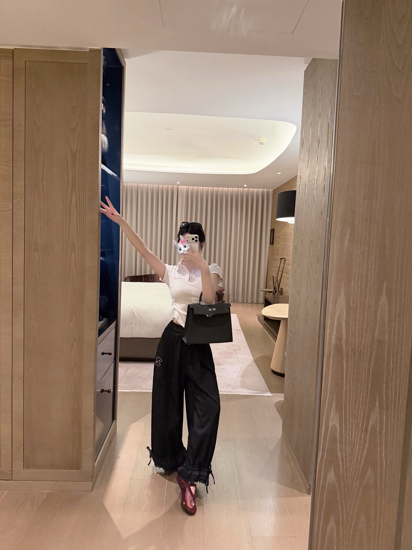 NO:832164,Xiaoxiang second-hand embroidered hem stitching custom lace loose slimming trousers SML,,19860909小香中古刺绣下摆拼接定制蕾丝花边宽松显瘦长裤SML,,,Women's clothing