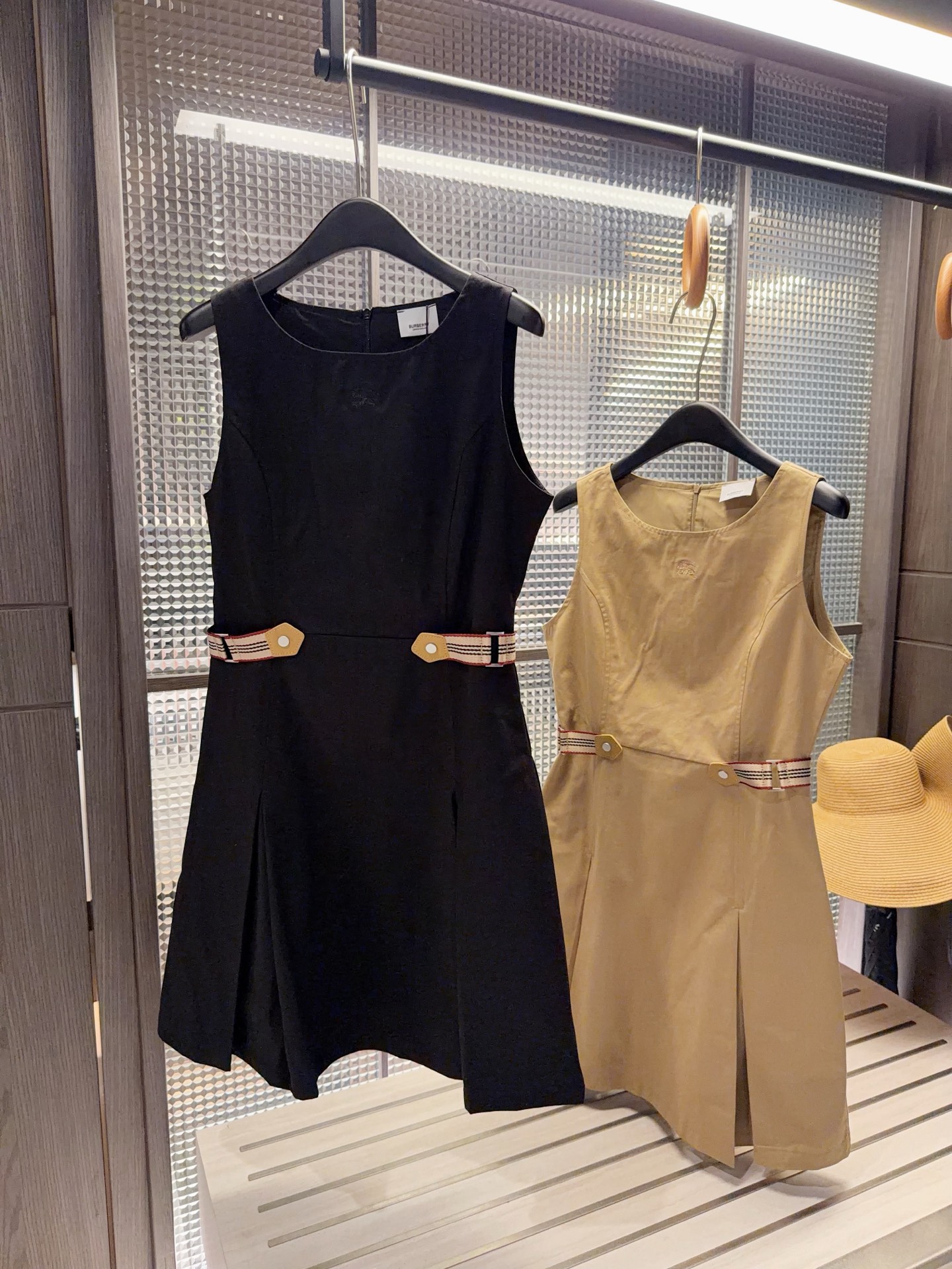NO:835122,BURB*RR*Exquisite embroidered custom-made belt slimming dress SML,,burberry,skirts,19860909BURB*RR*精致刺绣定制腰带显瘦连衣裙SML,,burberry,skirts,,Women's clothing
