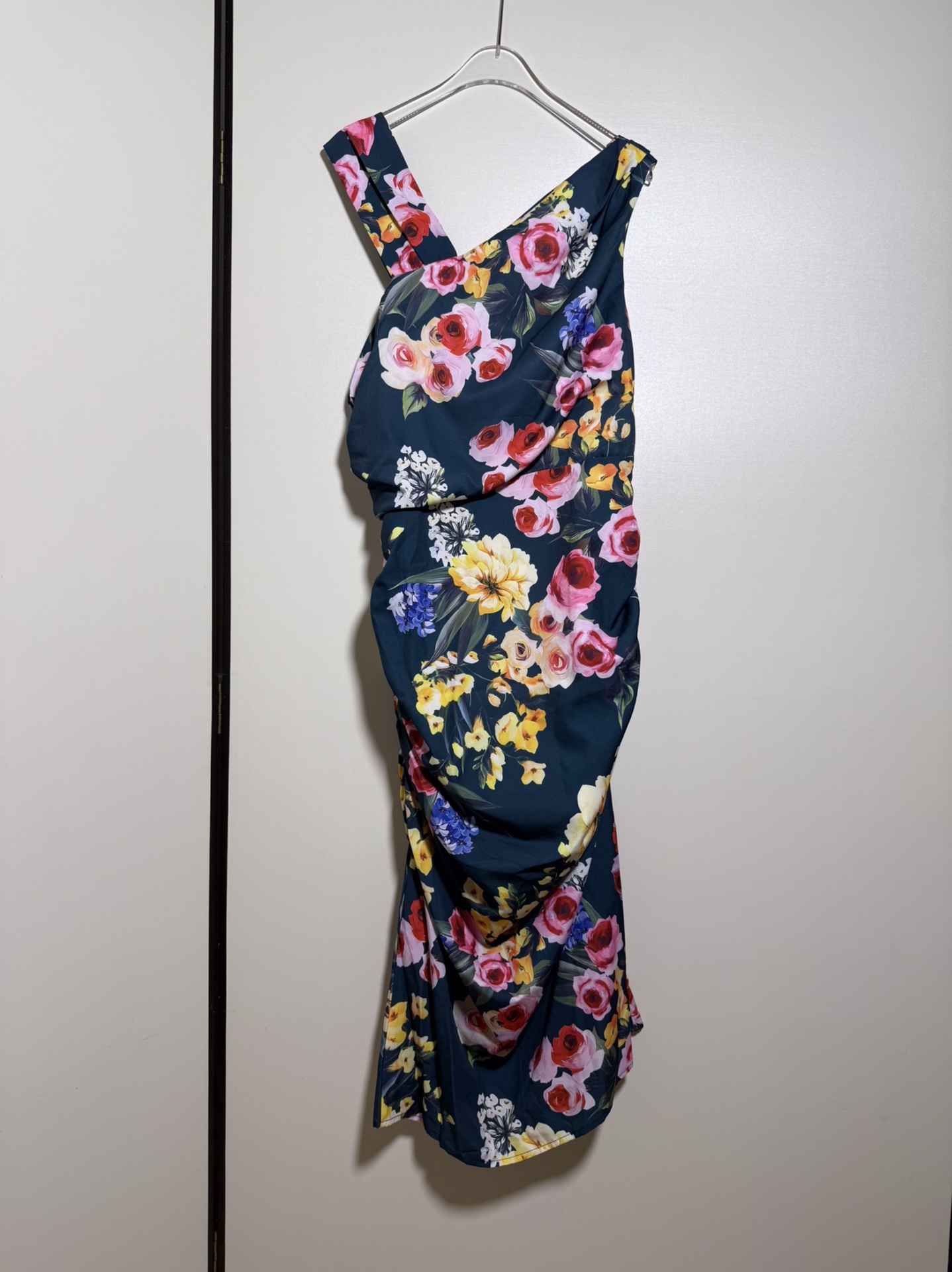 NO:821088,Dol*e & Gabba*a's latest pleated slim-fit micro-elastic floral print holiday style print irregular sloping shoulder design piled pleats slimming sexy dress for women.SMLXL, Dolce&Gabbana-clothing, Dolce&Gabbana,skirts,19860909Dol*e & Gabba*a杜嘉*纳最新 褶皱修身微弹力花卉印花度假风情印花不规则斜肩设计堆堆褶皱显瘦性感连衣裙女士.SMLXL,杜嘉班纳-服装,Dolce&Gabbana,skirts,,Women's clothing