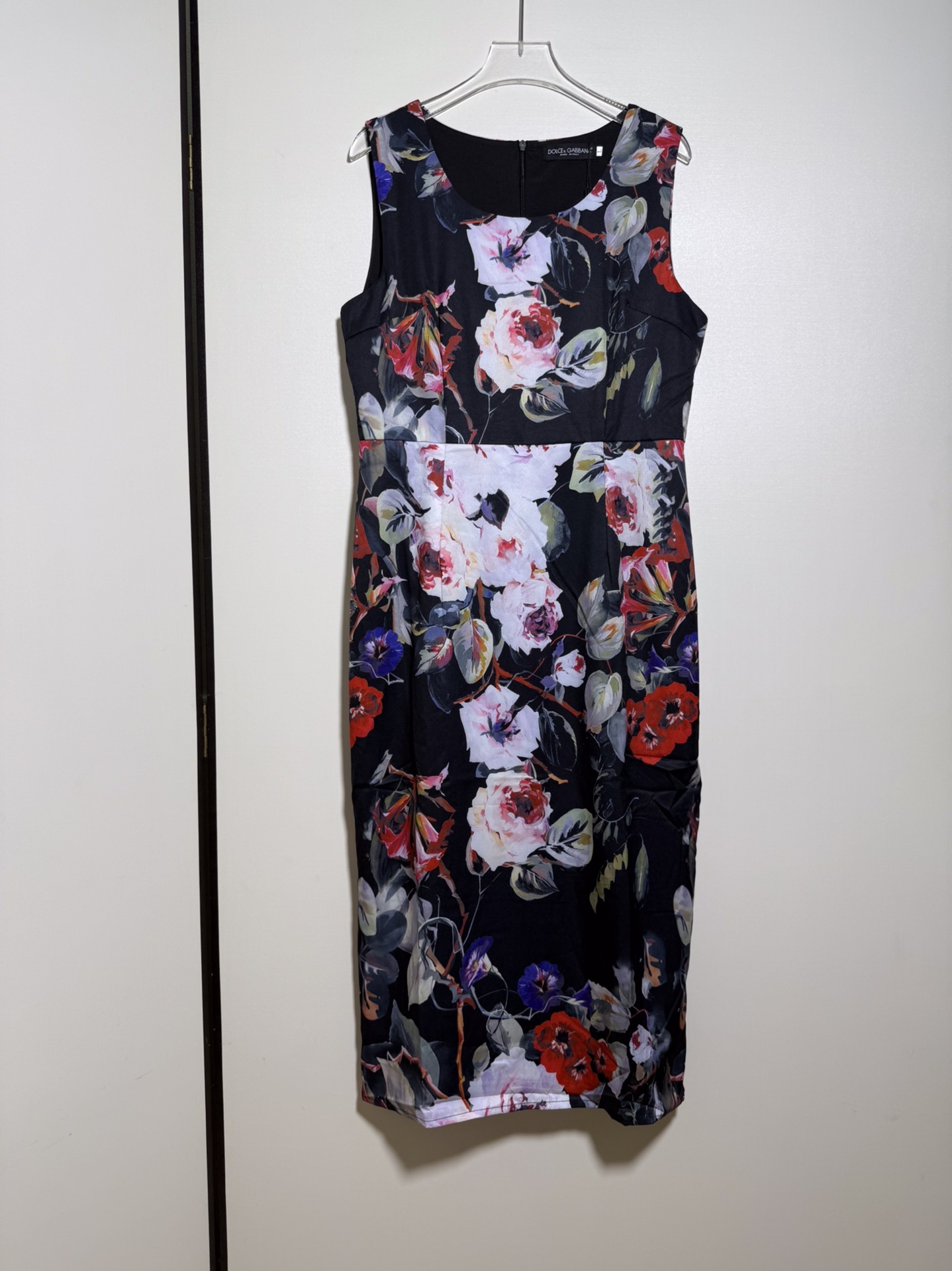NO:821090,Dol*e & Gabba*a's latest hot-selling series Sicilian style black bottom flower print is sultry and charming, slim-fitting hip sleeveless tank top dress.SMLXL, Dolce&Gabbana-clothing, Dolce&Gabbana,skirts,19860909Dol*e & Gabba*a杜嘉*纳最新 爆款系列西西里风情黑底花朵印花撩人又魅修身包臀无袖背心裙连衣裙.SMLXL,杜嘉班纳-服装,Dolce&Gabbana,skirts,,Women's clothing