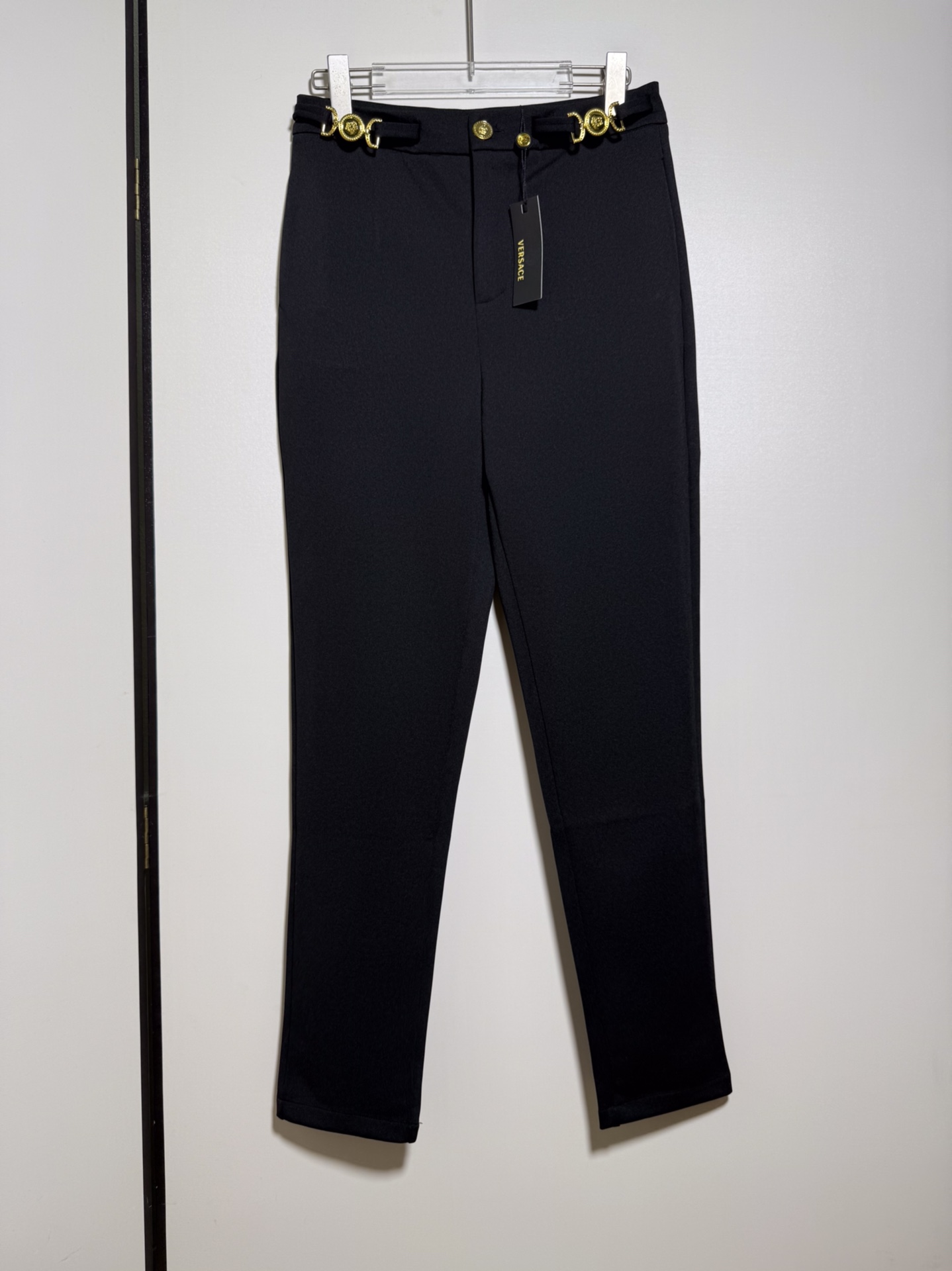NO:821172,VERS**E/Fan*zhe new style customized hardware with metal head and gold buckle decoration high waist slim slim trousers.SMLXL, Versace-clothing,versace,versace,19860909VERS**E/范*哲 新款定制五金饰金属头像金扣饰高腰修身显瘦长裤.SMLXL,范思哲-服装,versace,versace,,Women's clothing