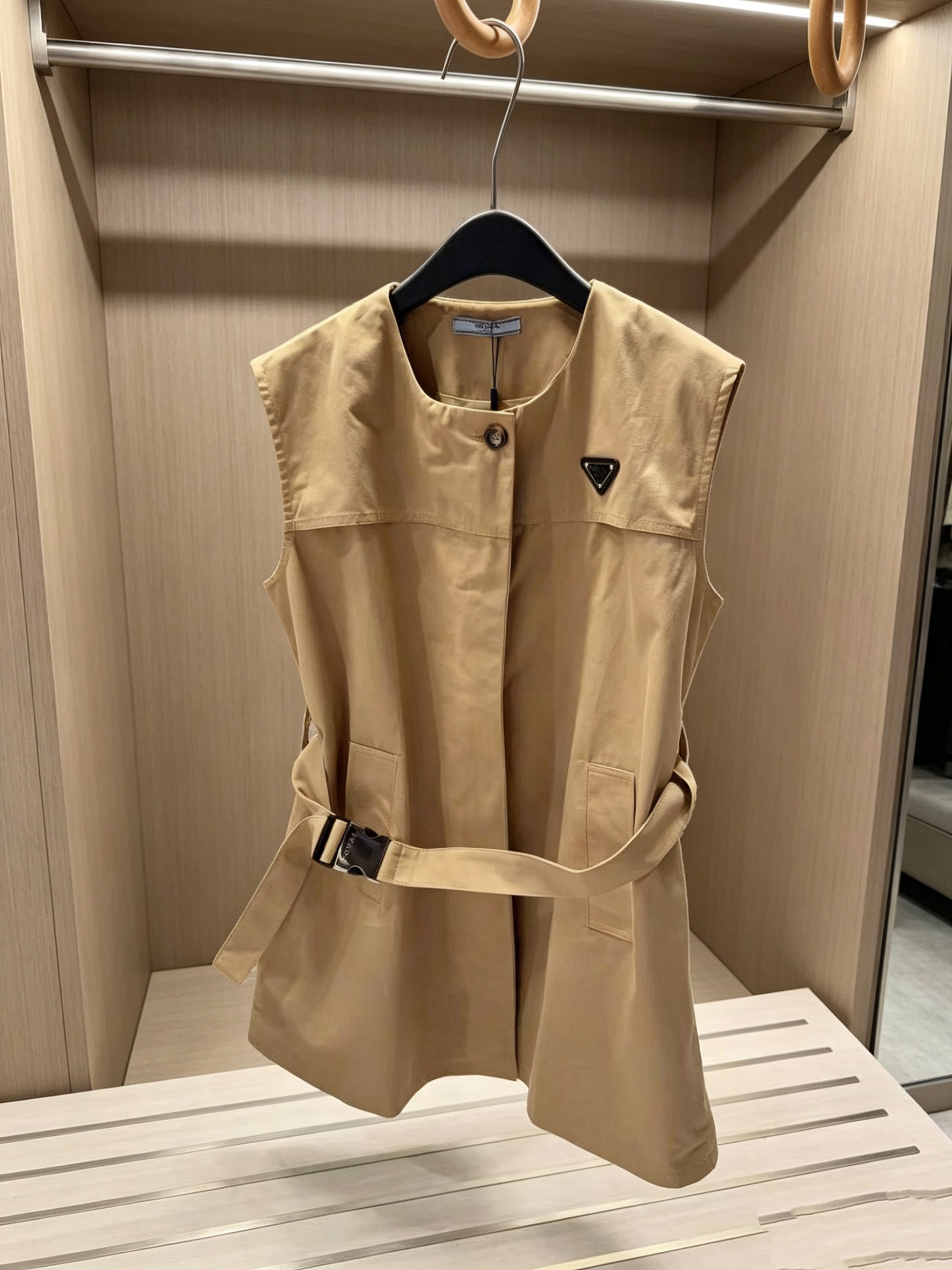 NO:836466,PRA* classic triangle brand custom belt work dress.SML,, prada, skirts,19860909PRA*经典三角牌定制腰带工装连衣裙.SML,,prada,skirts,,Women's clothing