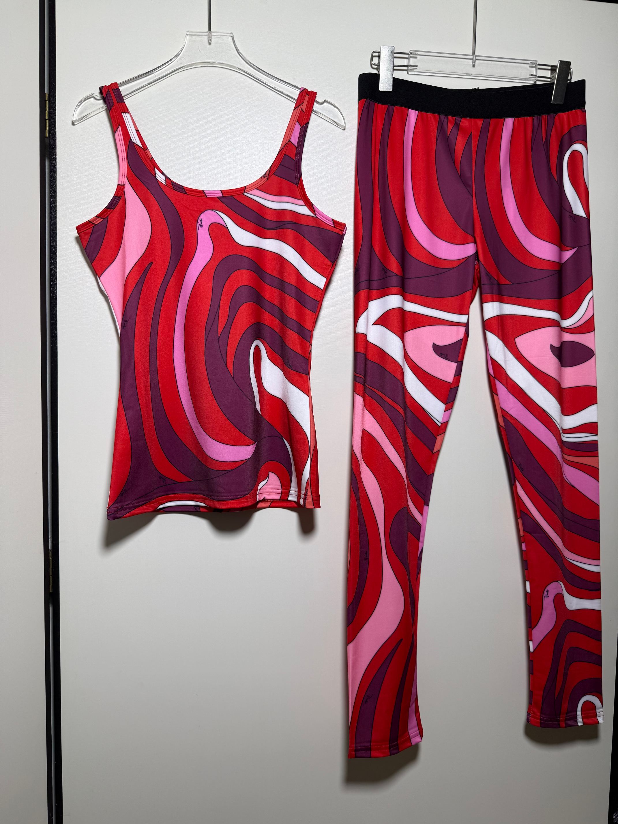 NO:822940,Popular suit series, women's colorful geometric swirl printed elastic slimming vest printed elastic leggings small leg pants two-piece yoga sports suit.SMLXL, women's clothing,19860909套装爆款系列 女士彩色几何漩涡印花弹力修身显瘦背心印花弹力紧身裤小脚裤 瑜伽运动套装两件套.SMLXL,女装,,Women's clothing