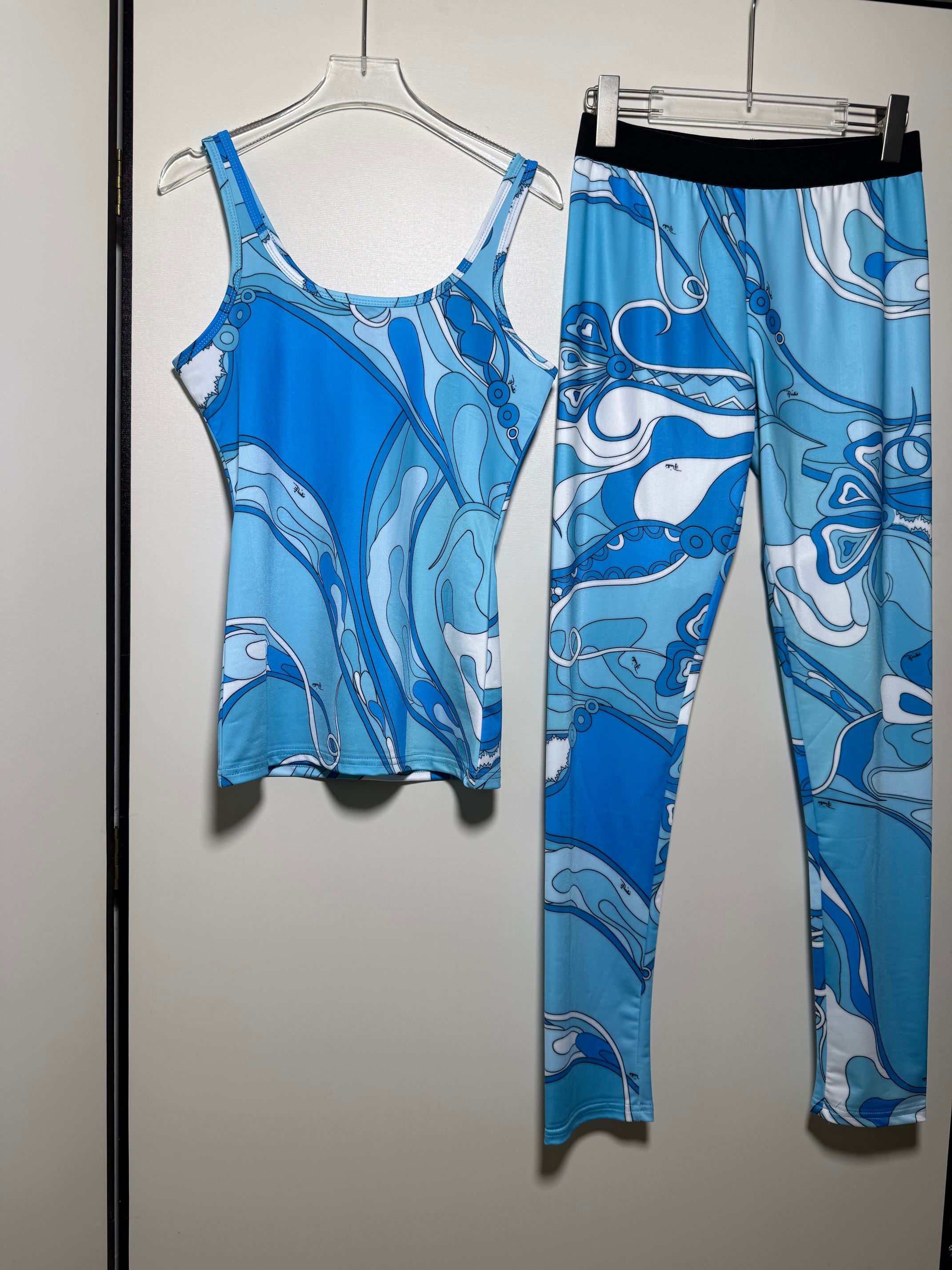 NO:822945,Popular suit series Women's blue geometric swirl printed stretch slimming tank top printed stretch leggings small leg pants Yoga sports suit two-piece set.SMLXL, women's clothing,19860909套装爆款系列 女士蓝色几何漩涡印花弹力修身显瘦背心印花弹力紧身裤小脚裤 瑜伽运动套装两件套.SMLXL,女装,,Women's clothing