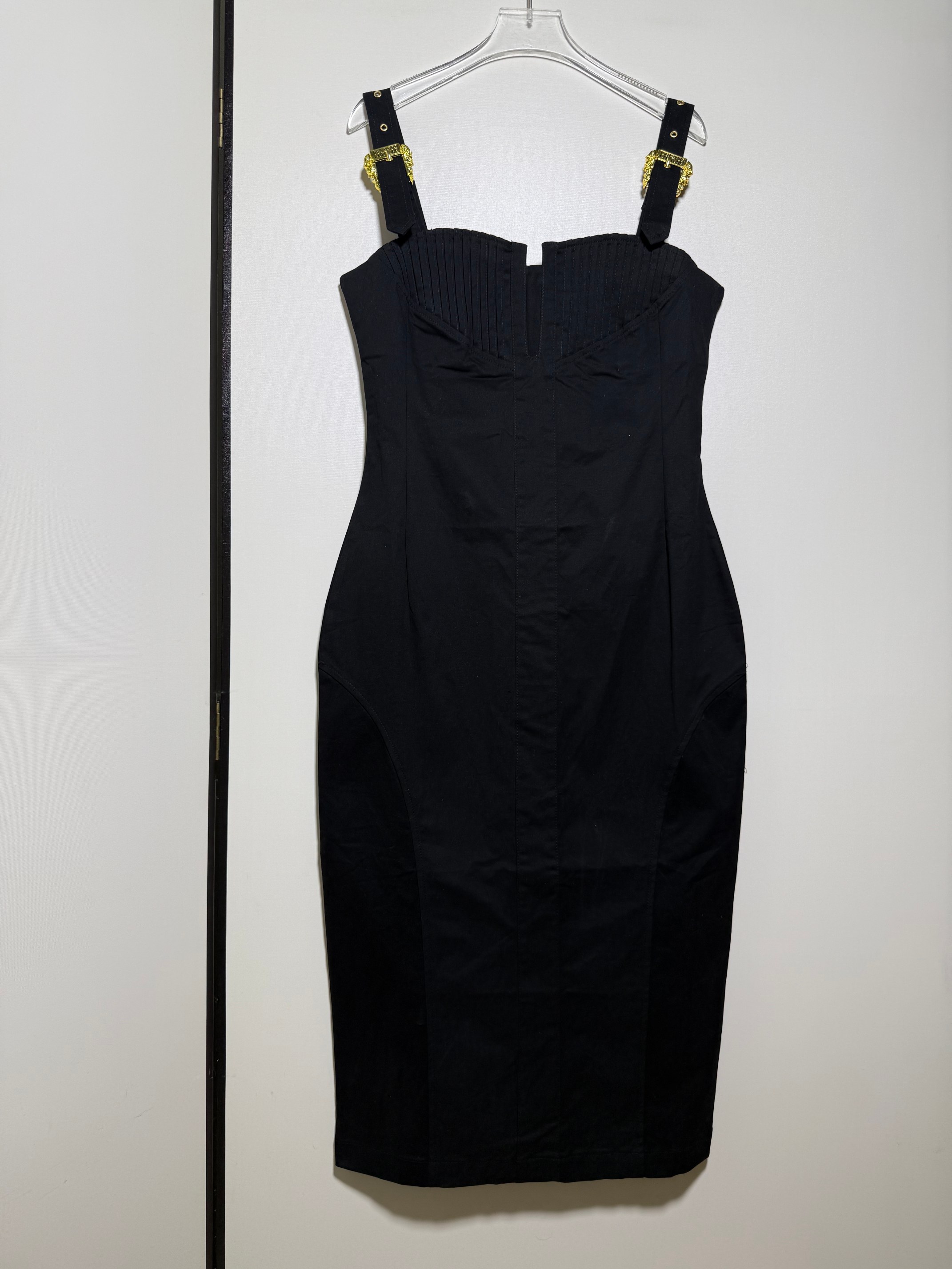 NO:821154,VERS**E/Versace hot-selling series Baroque Medusa metal buckle decorated shoulder straps straps chest-wrapped dress.SMLXL, Versace-clothing,versace,versace,skirts,19860909VERS**E/范*哲 爆款系列 巴洛克美杜莎金属扣装饰肩饰吊带裹胸连衣裙.SMLXL,范思哲-服装,versace,versace,skirts,,Women's clothing