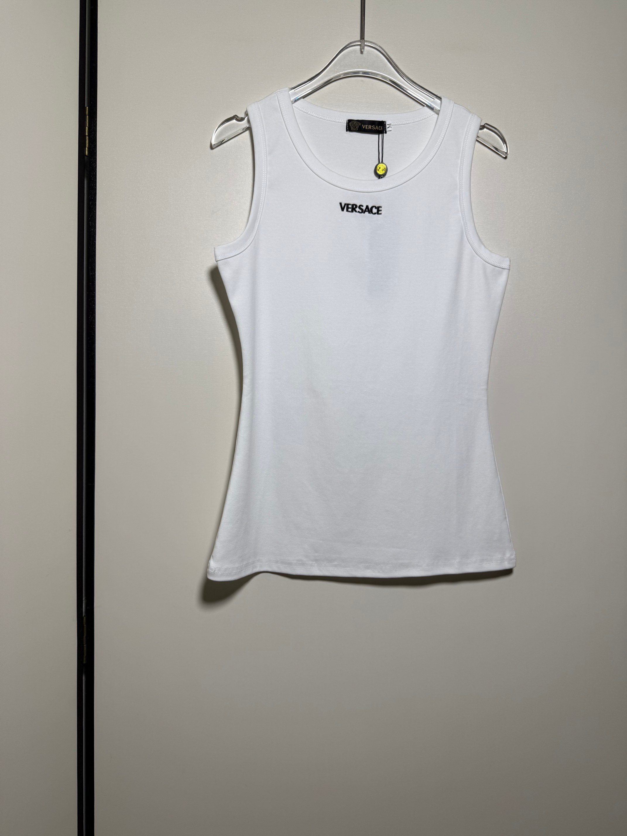 NO:822579,VERS**E/Van*zhe popular series, fashionable, classic and versatile embroidered letter logo, simple solid color round neck sleeveless vest.SMLXL, Versace-clothing,versace,versace,19860909VERS**E/范*哲 爆款系列 时髦经典百搭刺绣字母logo简约纯色圆领无袖背心.SMLXL,范思哲-服装,versace,versace,,Women's clothing