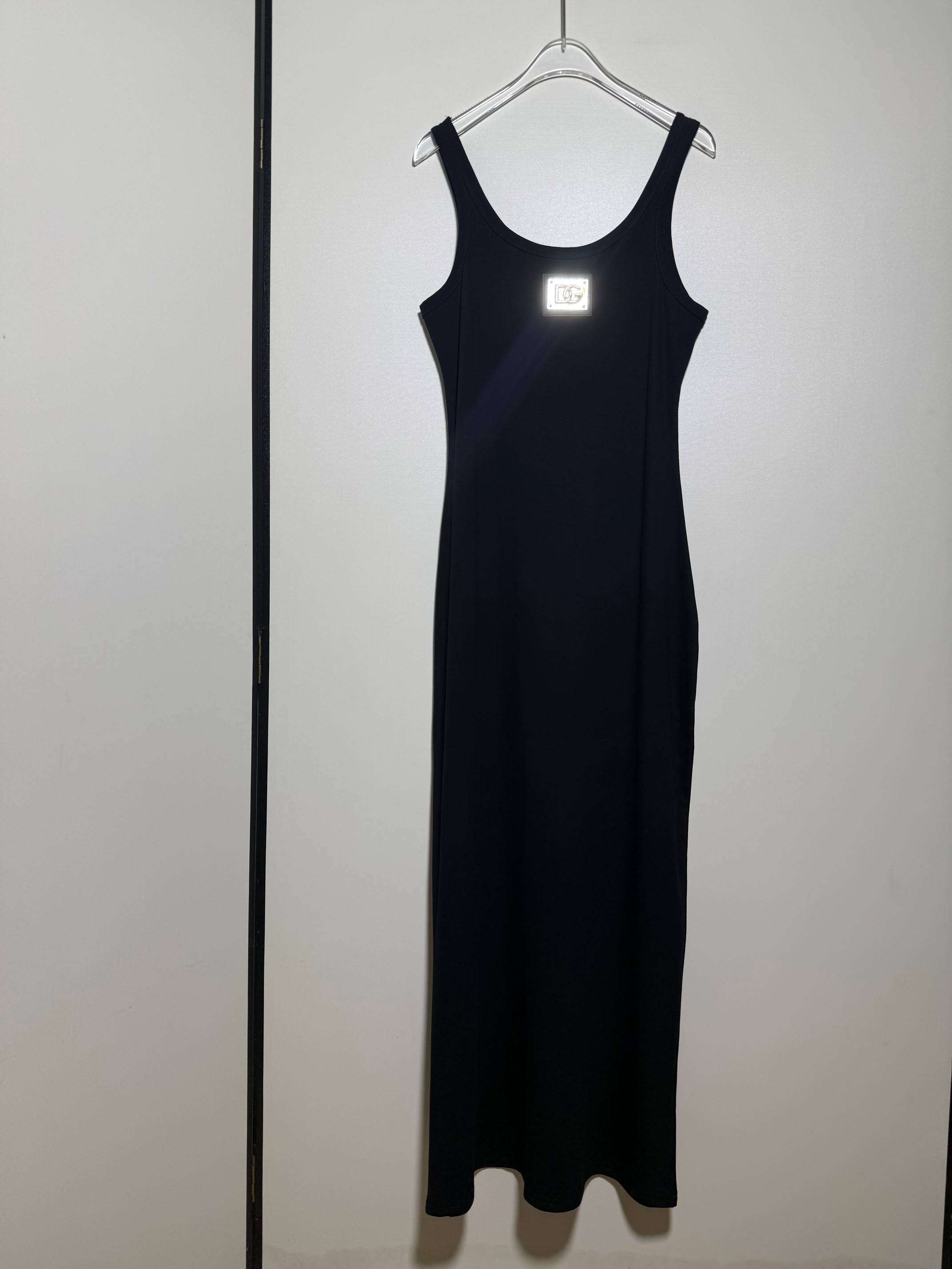 NO:825838,D*G Dolce & Gabbana fashionable and versatile classic simple metal logo decorated sleeveless tank top dress.SMLXL, Dolce&Gabbana-clothing, Dolce&Gabbana, skirts,19860909D*G杜嘉 时髦百搭经典简约金属徽标装饰无袖背心裙连衣裙.SMLXL,杜嘉班纳-服装,Dolce&Gabbana,skirts,,Women's clothing