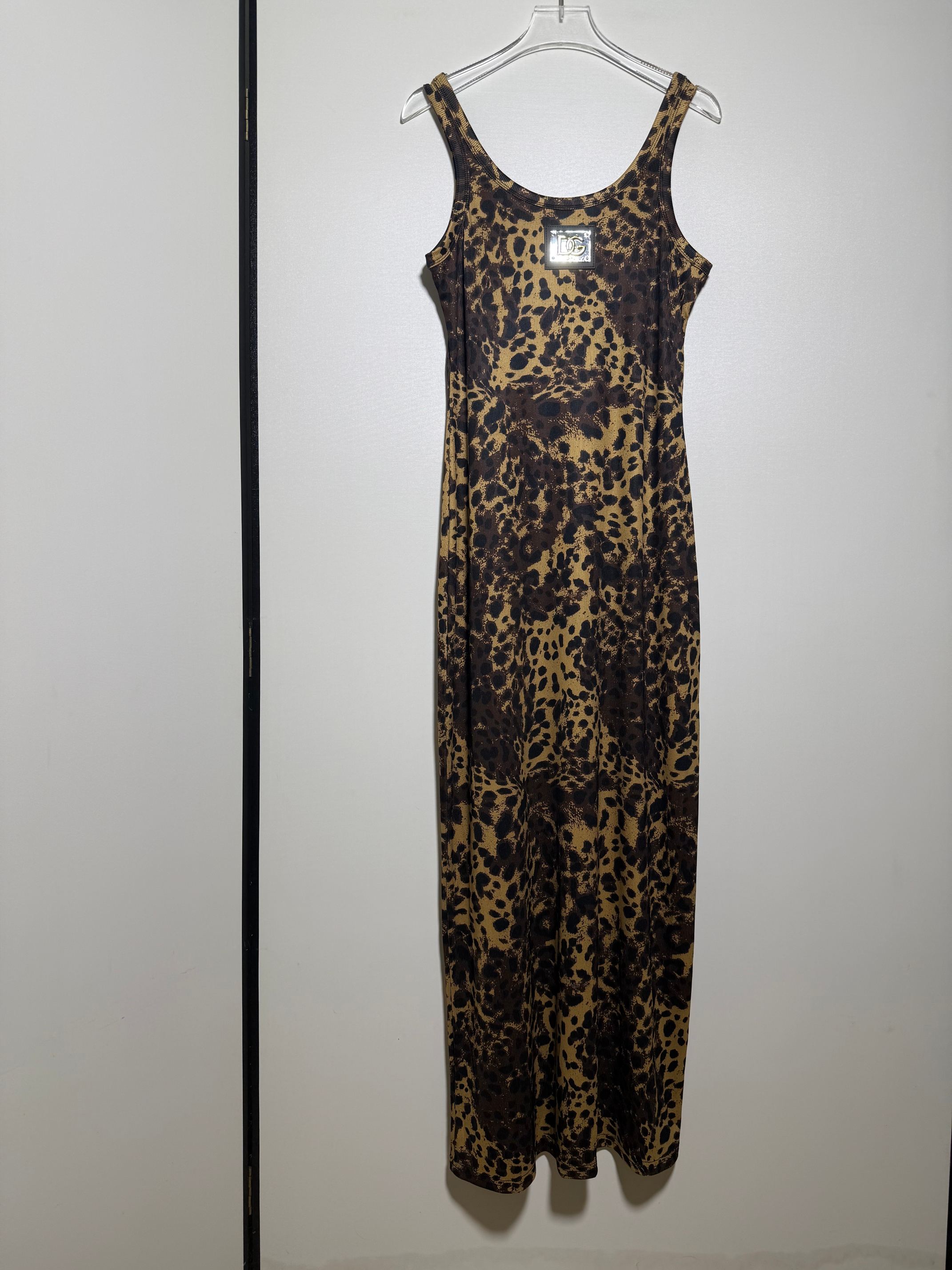 NO:825879,D*G Dolce & Gabbana fashionable and versatile classic simple metal logo decorated sleeveless tank top dress.SMLXL, Dolce&Gabbana-clothing, Dolce&Gabbana, skirts,19860909D*G杜嘉 时髦百搭经典简约金属徽标装饰无袖背心裙连衣裙.SMLXL,杜嘉班纳-服装,Dolce&Gabbana,skirts,,Women's clothing