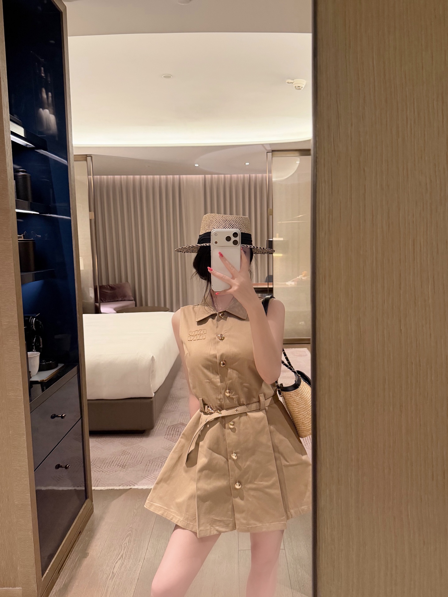 NO:867532,MIUMI* patch embroidered metal buttons custom belt vest dress.SML,,miumiu,skirts,19860909MIUMI*贴布刺绣金属纽扣定制腰带背心连衣裙.SML,,miumiu,skirts,,Women's clothing