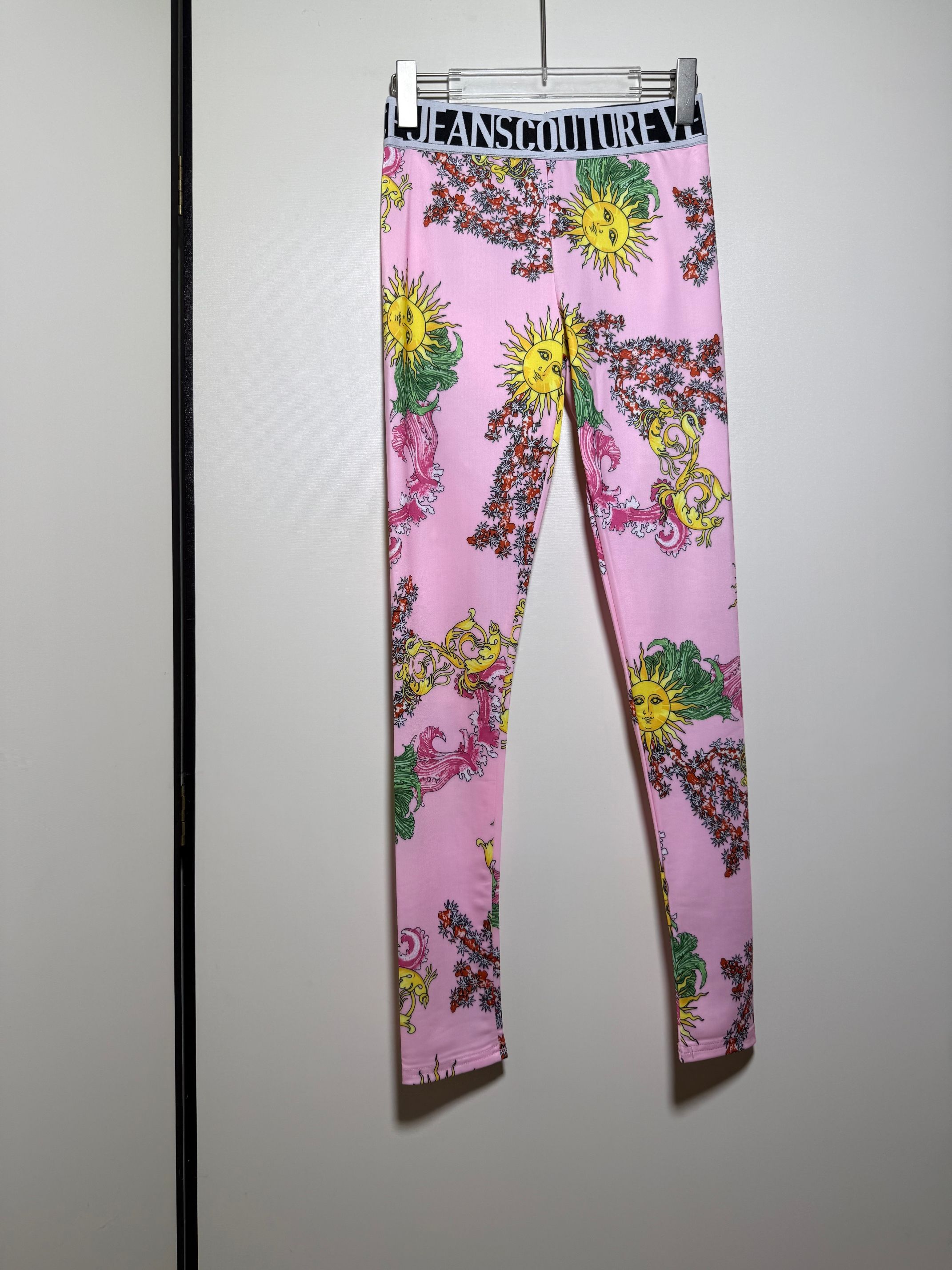 NO:866716,Vers**e/Van*zhe new baroque pink bottom sun print elastic slimming slim casual tights leggings.SMLXL, Versace-clothing,versace,versace,19860909Vers**e/范*哲 新品巴洛克粉色底太阳印花弹力修身显瘦休闲紧身裤打底裤.SMLXL,范思哲-服装,versace,versace,,Women's clothing