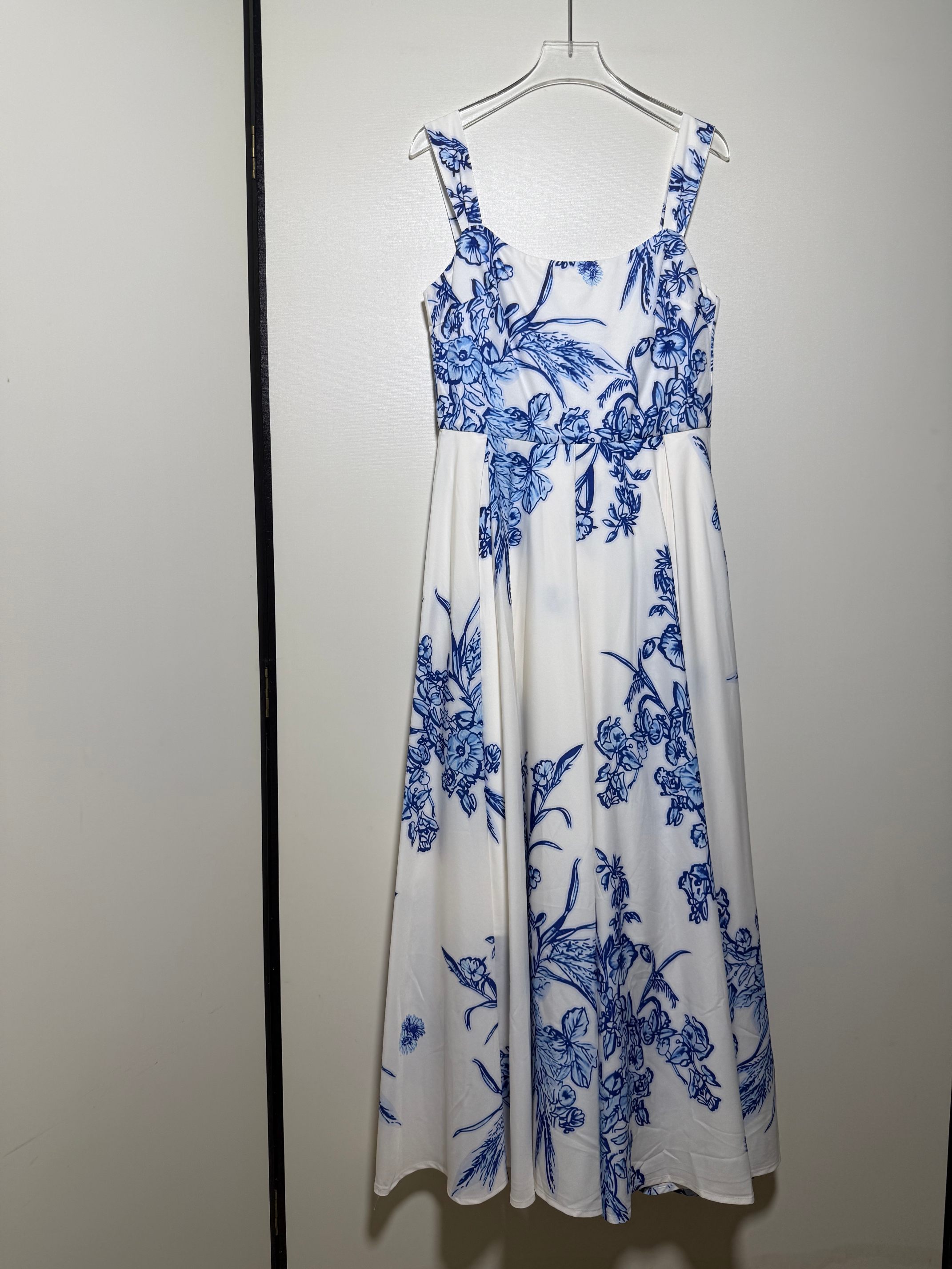 NO:857445,Zimmerma*n fairy Australian lady holiday style blue floral print suspender skirt slimming waist temperament long skirt dress.SMLXL, Zimmerman-clothing, skirts,19860909Zimmerma*n仙女澳洲贵妇度假风描蓝花卉印花吊带裙显瘦收腰气质长裙连衣裙.SMLXL,兹默曼-服装,skirts,,Women's clothing