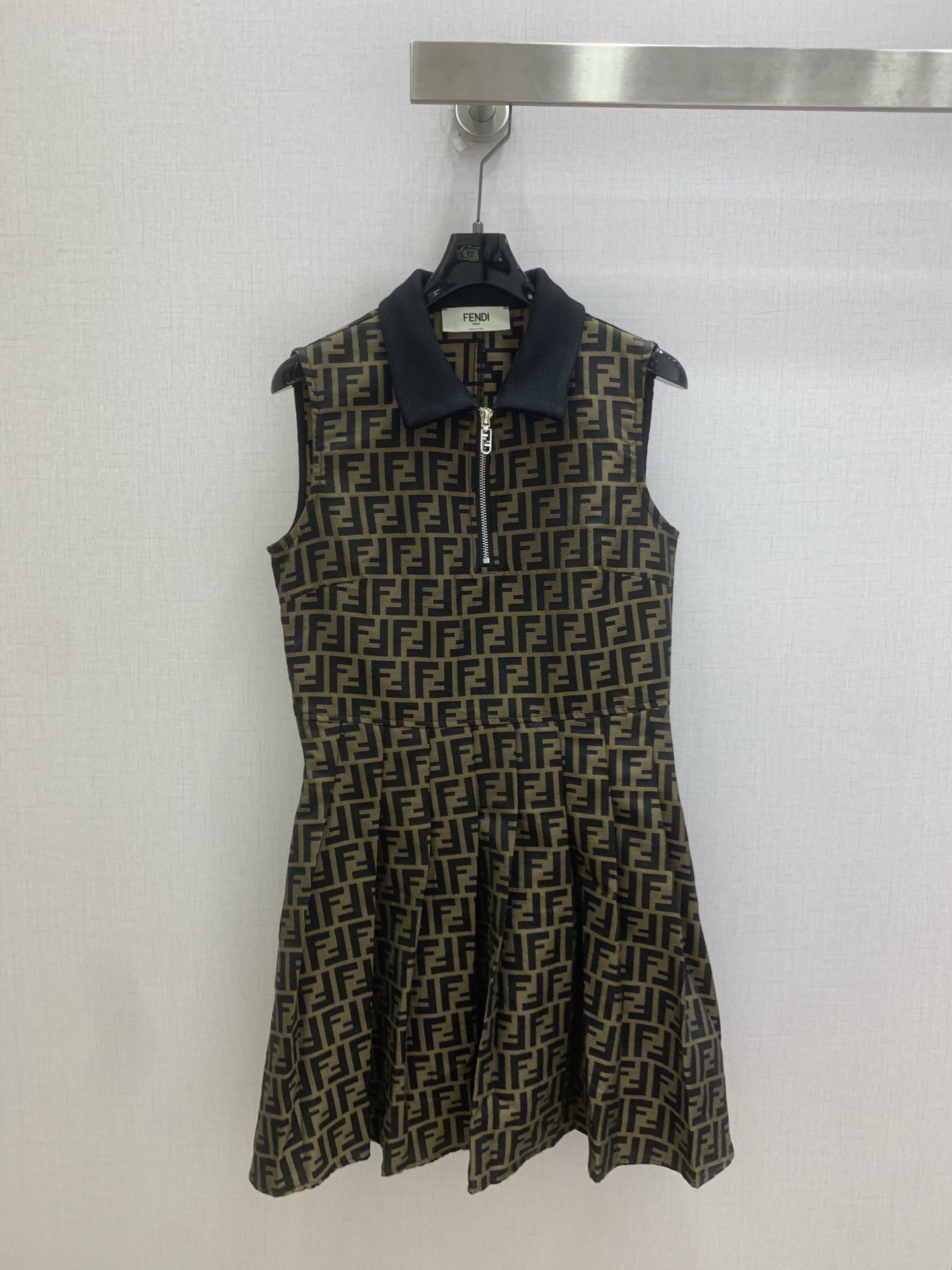 NO:866657,FEND* custom-made jacquard classic presbyopic dress~~ pleated stitching at the hem is age-reducing and advanced SML, Fendi-clothing, fendi, fendi, skirts,19860909FEND*定制提花经典老花字连衣裙～～下摆百褶拼接减龄又高级SML,芬迪-服装,fendi,fendi,skirts,,Women's clothing