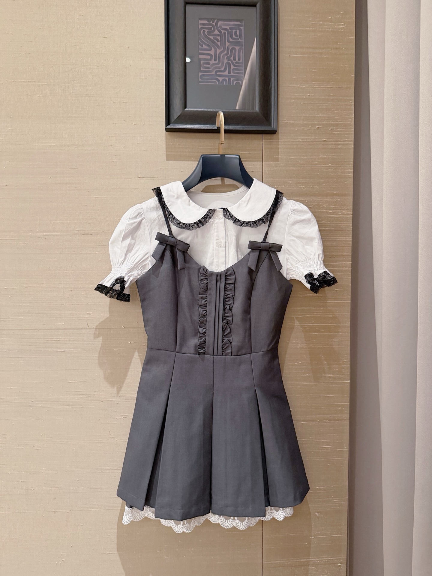 NO:866643,MIUMI* age-reducing doll collar short-sleeved shirt, two sets of fungus-edged bow suspender skirt, two sets, age-reducing and playful. SML, Miumiu-clothing, miumiu, skirts, T-shirt,19860909套装MIUMI*减龄娃娃领短袖衬衣木耳边蝴蝶结吊带裙两款套,减龄俏皮.SML,缪缪-服装,miumiu,skirts,T-shirt,,Women's clothing