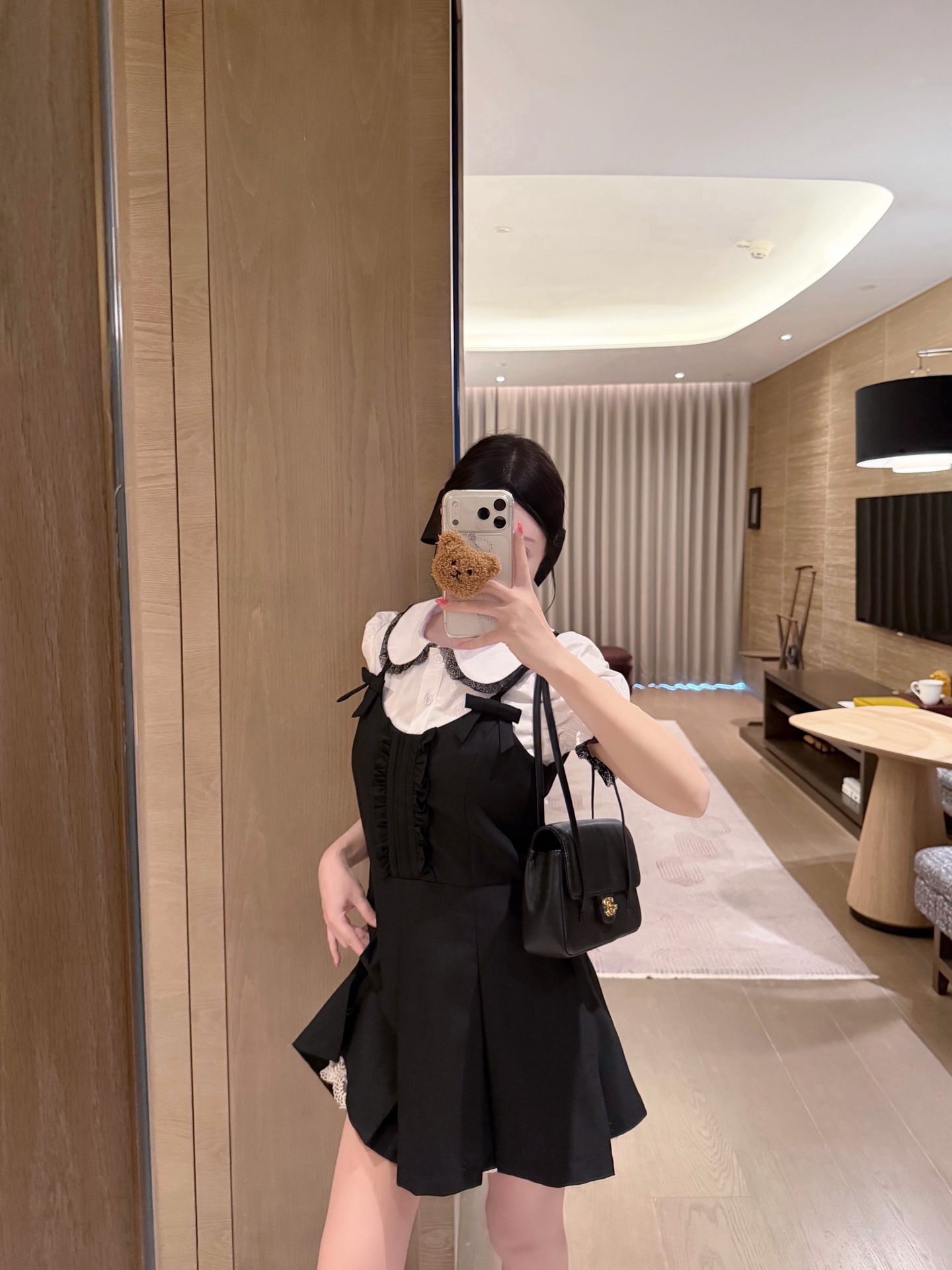NO:876212,Set MIUMI* age-reducing doll collar short-sleeved shirt, two sets of ear-shaped bow suspender skirt, age-reducing and playful. SML,,miumiu,skirts,T-shirt,19860909套装MIUMI*减龄娃娃领短袖衬衣木耳边蝴蝶结吊带裙两款套,减龄俏皮.SML,,miumiu,skirts,T-shirt,,Women's clothing