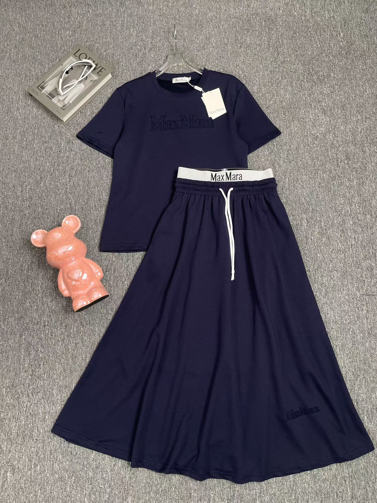 NO:866602,Suit M ax Ma** new embroidered logo short-sleeved T-shirt double waist high waist skirt suit two-piece set.SMLXL, Maxmara-clothing, skirts, T-shirt, tees, t-shirt,19860909套装M ax Ma**新款刺绣徽标短袖T恤双腰头高腰半身裙 套装两件套.SMLXL,麦丝玛拉-服装,skirts,T-shirt,tees，t-shirt,,Women's clothing