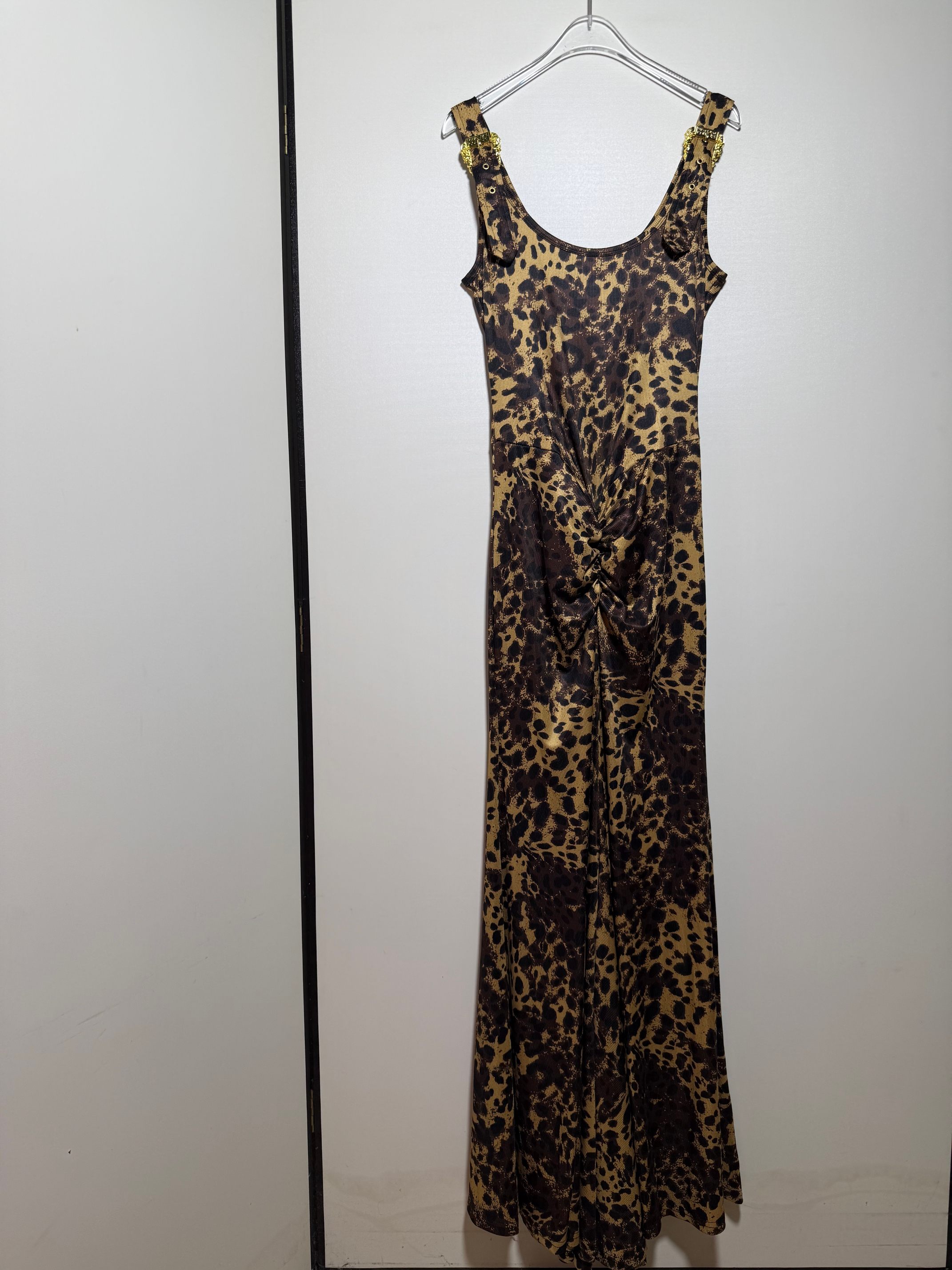 NO:866714,VERSA*C popular metal buckle shoulder draped elastic cotton slim waist slim camisole leopard print long dress.SMLXL, Versace-clothing,versace,versace,skirts,19860909VERSA*C 爆款金属扣饰肩垂褶弹力棉修身收腰显瘦吊带背心裙豹纹印花长款连衣裙.SMLXL,范思哲-服装,versace,versace,skirts,,Women's clothing