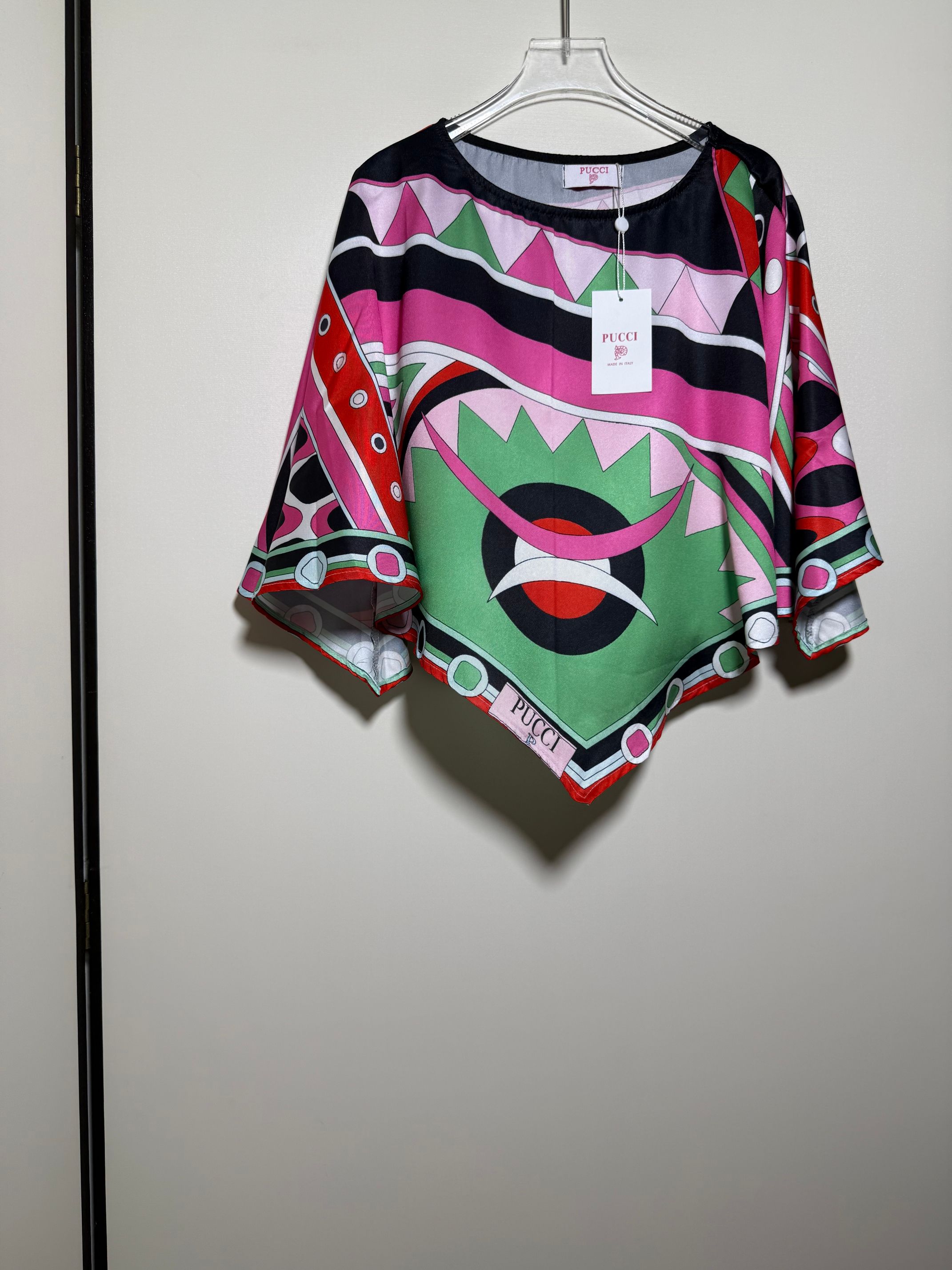 NO:866687,PUCC* popular color geometric pattern printed thin bat-sleeve blouse top.SMLXL, women's clothing,19860909PUCC*爆款彩色几何图案印花薄款蝙蝠袖罩衫上衣.SMLXL,女装,,Women's clothing