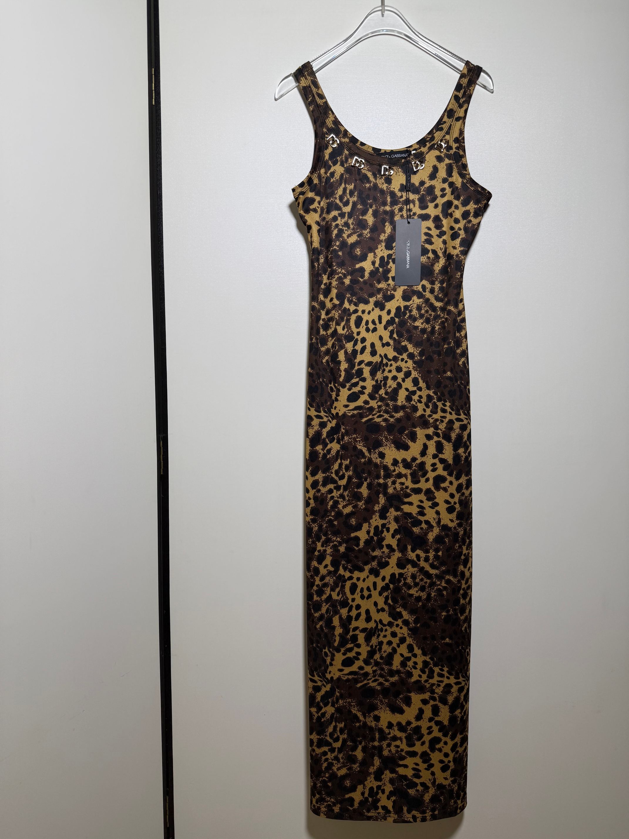 NO:866658,D*G popular metal buckle neckline draped elastic cotton slim fit waist slim sleeveless tank top leopard print long dress.SMLXL, Dolce & Gabbana-clothing, Dolce&Gabbana, skirts,19860909D*G 爆款金属扣饰领口垂感弹力棉修身收腰显瘦无袖背心裙豹纹印花长款连衣裙.SMLXL,杜嘉班纳-服装,Dolce&Gabbana,skirts,,Women's clothing