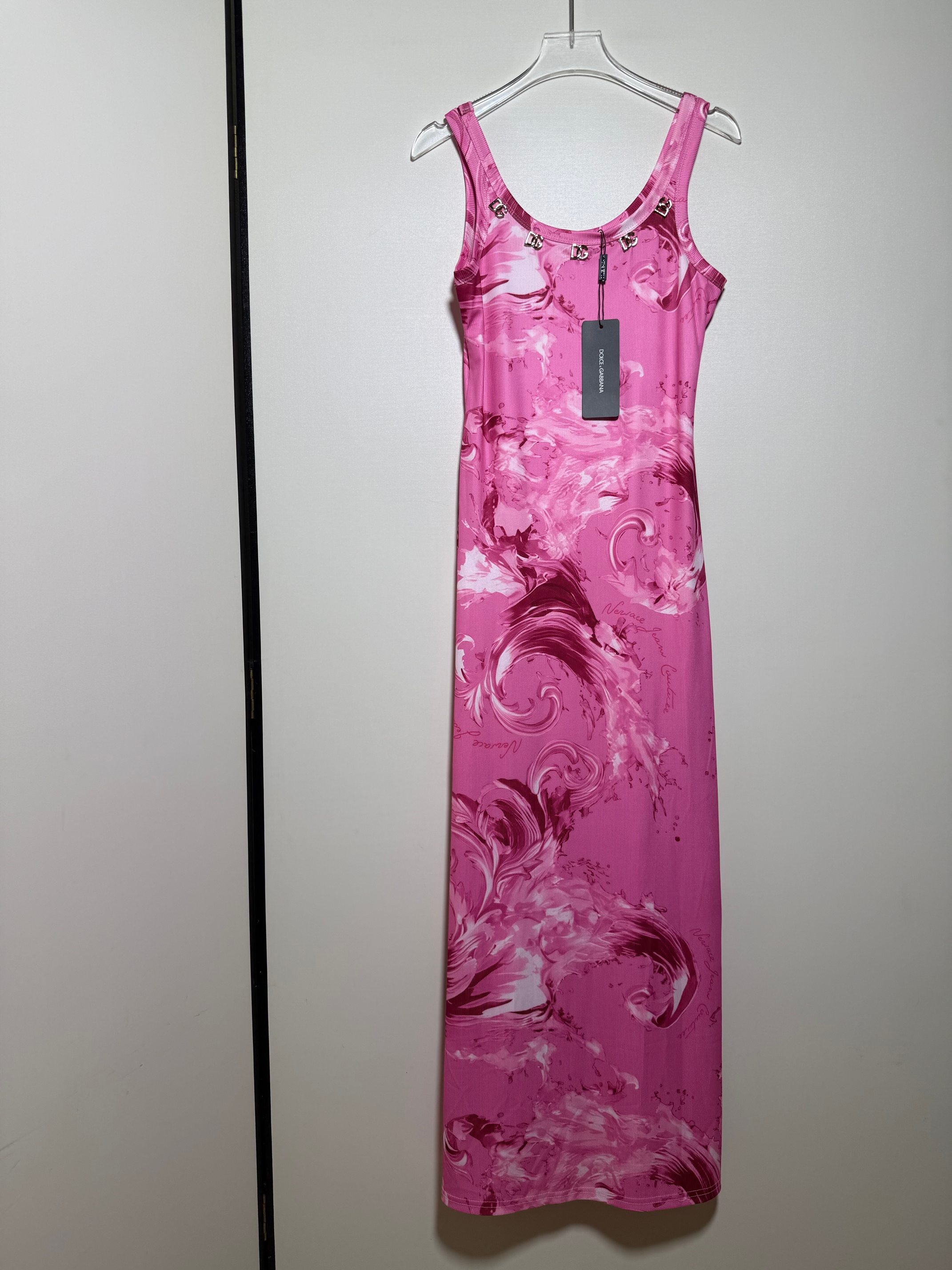 NO:866644,D*G popular metal buckle neckline draped elastic cotton slim waist slim sleeveless vest dress baroque print long dress.SMLXL, Dolce & Gabbana-clothing, Dolce&Gabbana, skirts,19860909D*G 爆款金属扣饰领口垂感弹力棉修身收腰显瘦无袖背心裙巴洛克印花长款连衣裙.SMLXL,杜嘉班纳-服装,Dolce&Gabbana,skirts,,Women's clothing