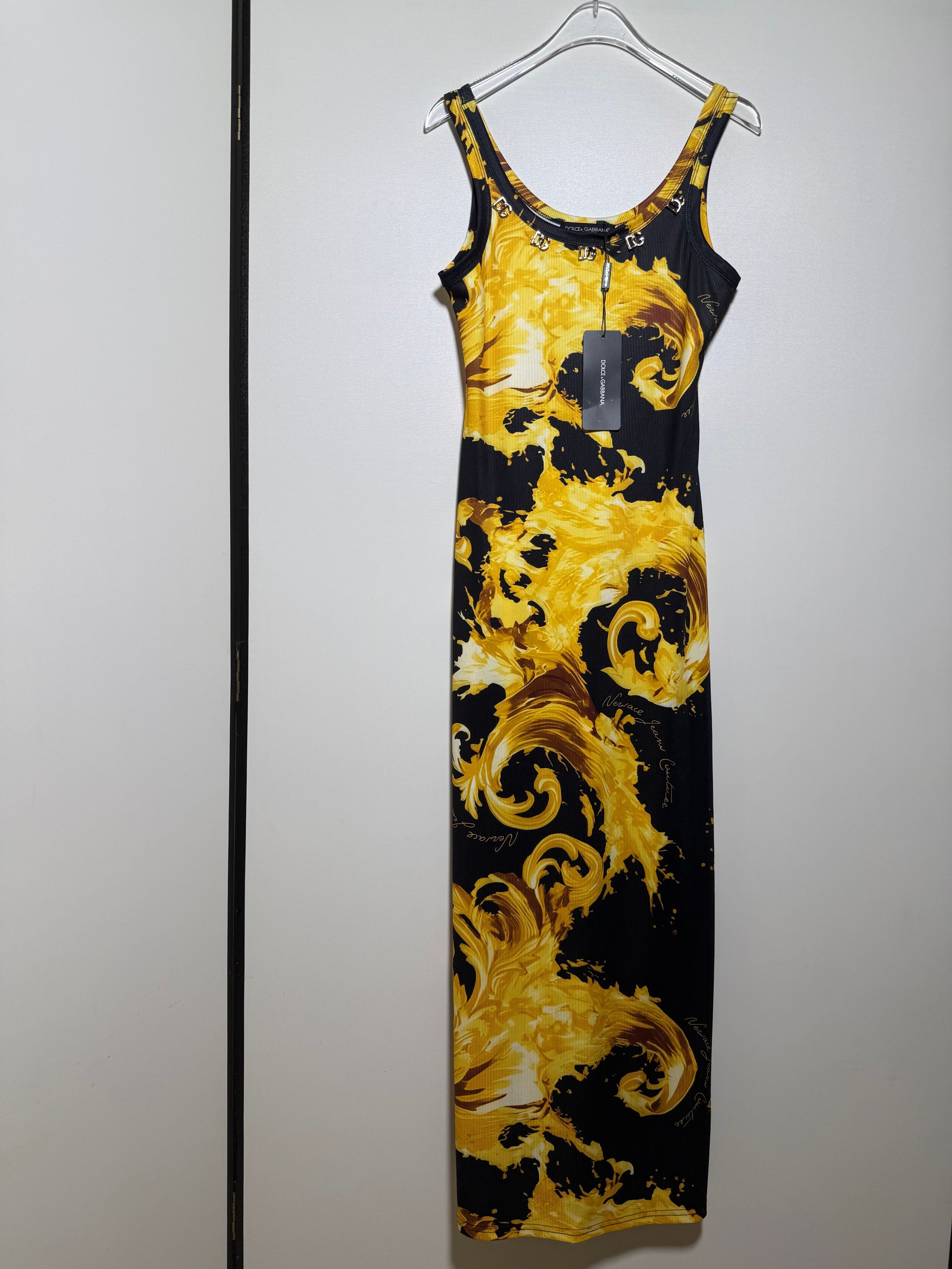 NO:877303,D*G popular metal buckle neckline draped elastic cotton slim fit waist slim sleeveless vest dress baroque print long dress.SMLXL,,skirts,19860909D*G 爆款金属扣饰领口垂感弹力棉修身收腰显瘦无袖背心裙巴洛克印花长款连衣裙.SMLXL,,skirts,,Women's clothing