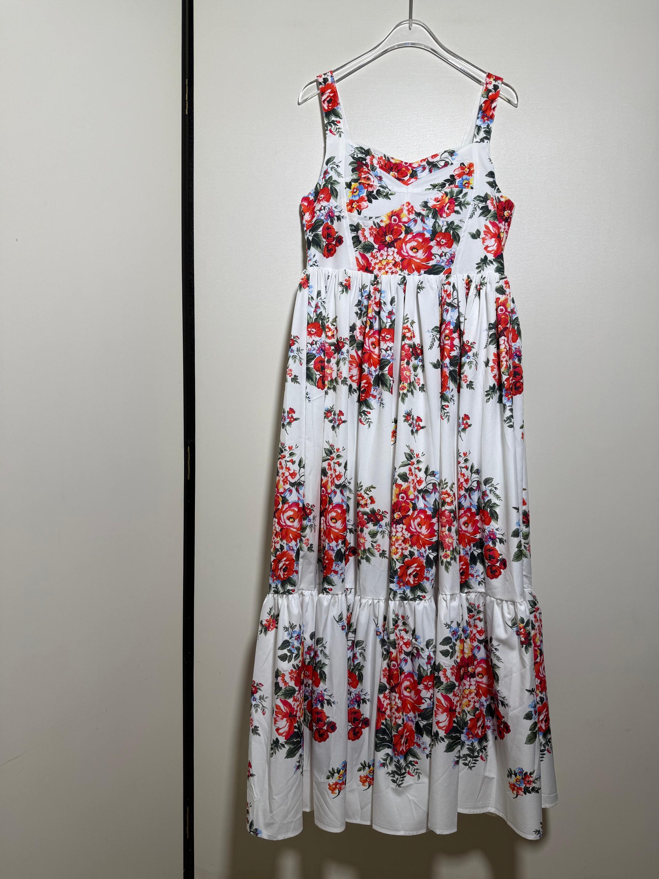 NO:877919,D*G Dolce's new resort-style floral print splicing suspender skirt, slim waist and elegant long skirt. SMLXL,,Dolce&Gabbana,skirts,19860909D* G杜嘉 新款度假风花卉印花拼接吊带裙显瘦收腰气质大摆长款连衣裙.SMLXL,,Dolce&Gabbana,skirts,,Women's clothing