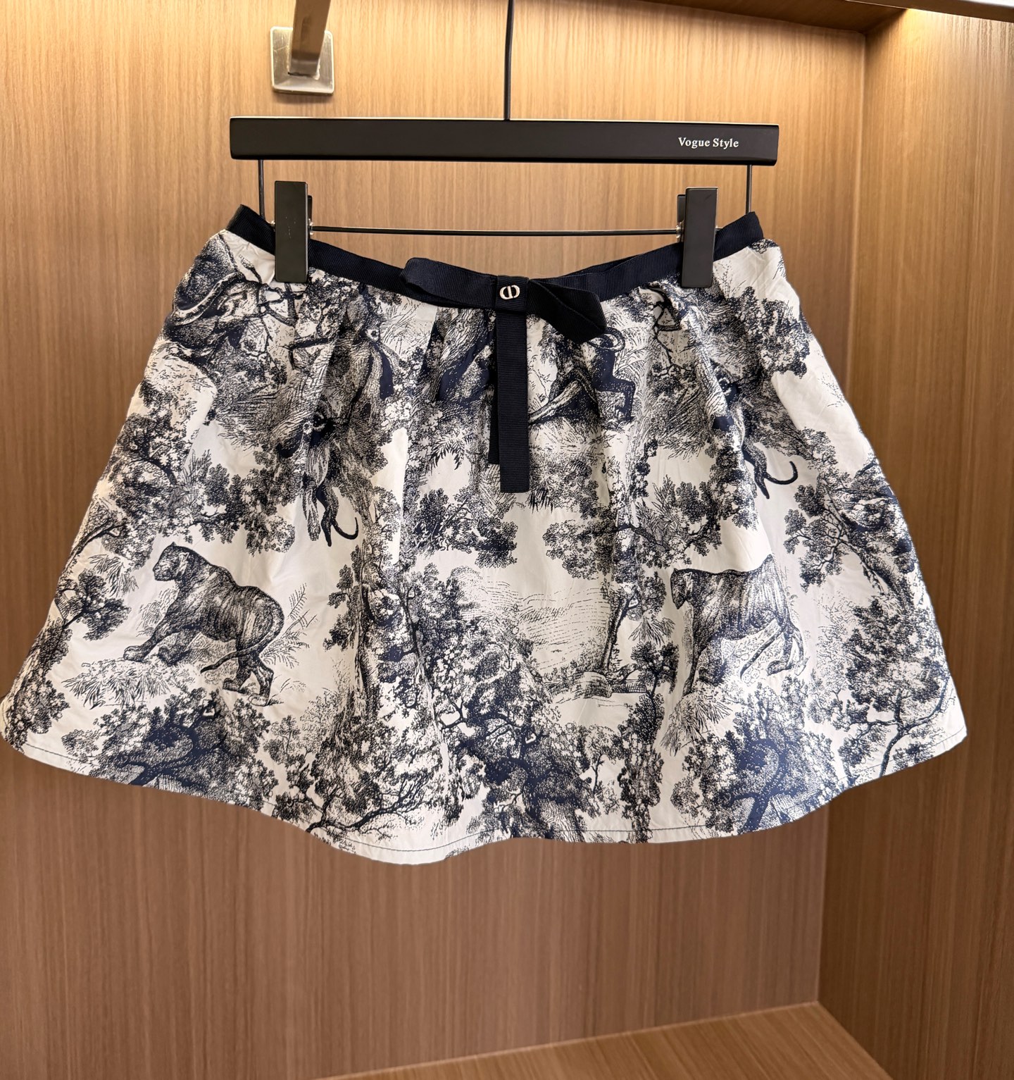 NO:878541,Vest p skirt DIO* super sweet set doll collar appliqué lace water-soluble sleeveless vest jungle zoo print web skirt suit two-piece set.SML,,dior,skirts,19860909背心 p半裙DIO*超级甜美一套 娃娃领贴花蕾丝水溶无袖背心丛林动物园印花织带半身裙 套装两件套.SML,,dior,skirts,,Women's clothing