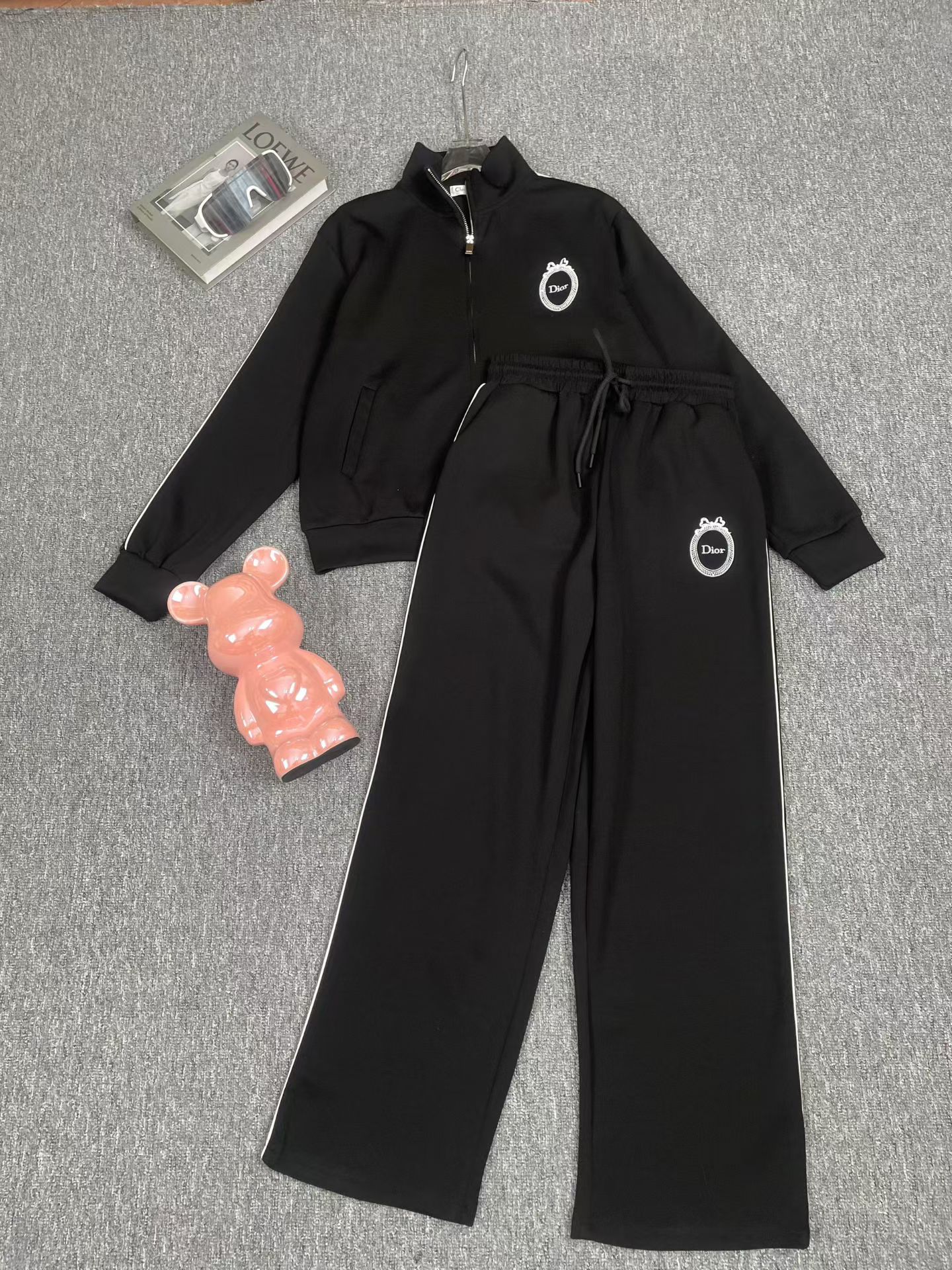 NO:866490,Suit Dio* new classic fashionable versatile zippered long-sleeved sweatshirt jacket embroidered drawstring elastic waist casual trousers casual sports suit two-piece set.SMLXL, Dior-clothing, dior, dior, hoodie, sweatshirts, jackets & coats,19860909套装Dio*新款经典时髦百搭拉链式长袖卫衣外套刺绣抽绳松紧腰休闲长裤 休闲运动套装两件套.SMLXL,迪奥-服装,dior,dior,hoodie,sweatshirts,jackets & coats,,Women's clothing