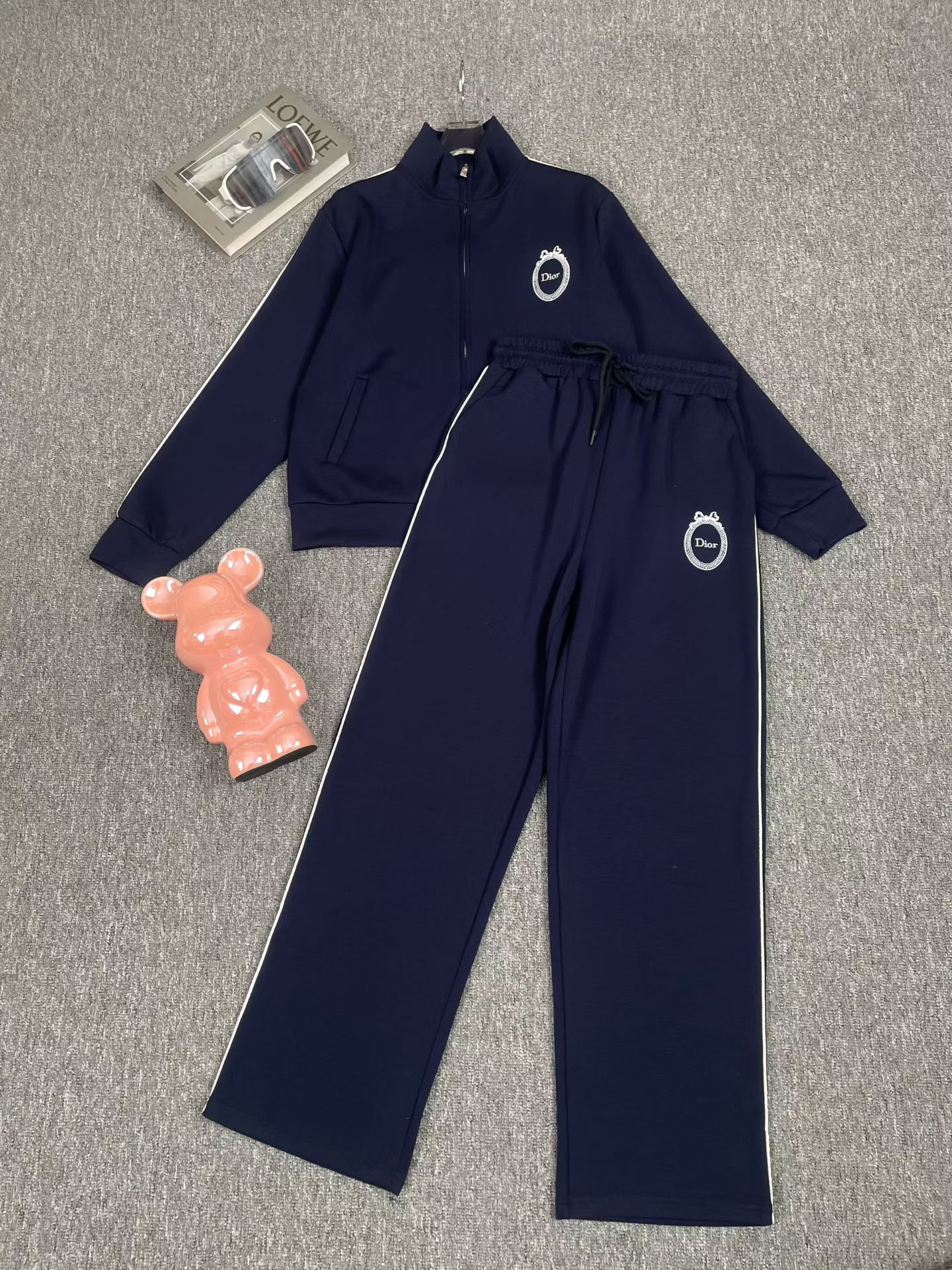 NO:878790,Suit Dio* new classic fashionable versatile zippered long-sleeved sweatshirt jacket embroidered drawstring elastic waist casual trousers casual sports suit two-piece set.SMLXL,, dior, hoodie, sweatshirts, jackets & coats,19860909套装Dio*新款经典时髦百搭拉链式长袖卫衣外套刺绣抽绳松紧腰休闲长裤 休闲运动套装两件套.SMLXL,,dior,hoodie,sweatshirts,jackets & coats,,Women's clothing