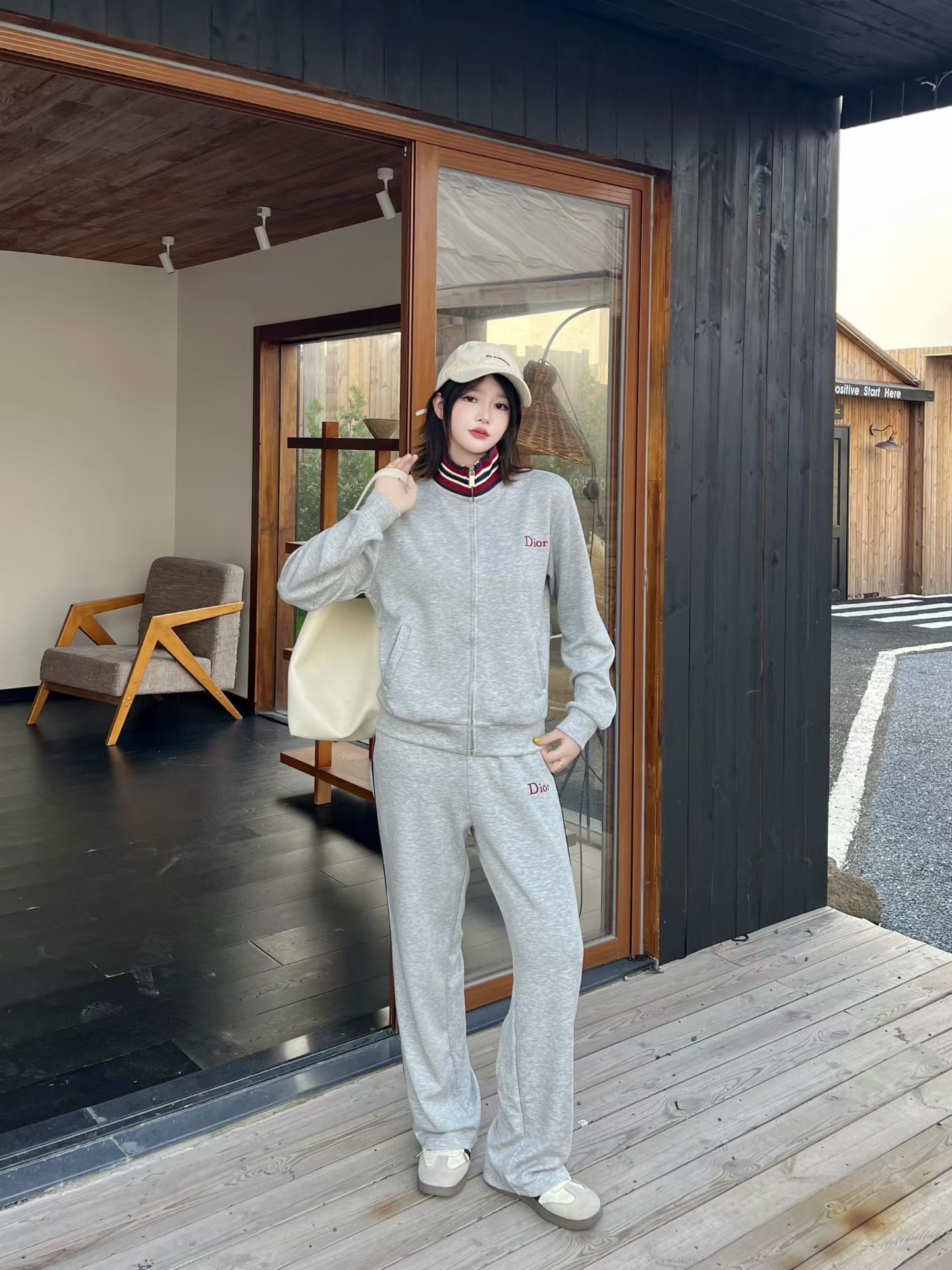 NO:949241,Suit Dio* new classic and fashionable versatile zippered long-sleeved color-blocked ribbed collar sweatshirt jacket drawstring elastic waist casual trousers casual sports suit two-piece set.SMLXL,, dior, hoodie, sweatshirts, jackets & coats,19860909套装Dio*新款经典时髦百搭拉链式长袖拼色螺纹领口卫衣外套抽绳松紧腰休闲长裤 休闲运动套装两件套.SMLXL,,dior,hoodie,sweatshirts,jackets & coats,,Women's clothing
