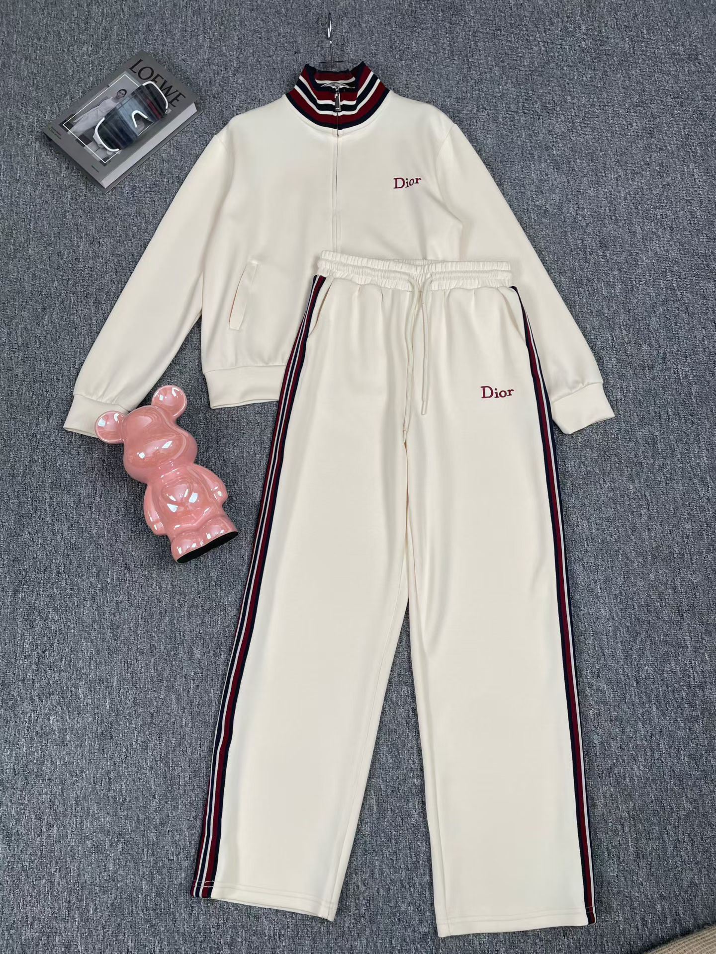 NO:866559,Packed with Dio*'s latest classic, fashionable and versatile zippered long-sleeved color-blocked ribbed collar sweatshirt jacket with drawstring elastic waist casual trousers and two-piece casual sports suit. SMLXL, Dior-clothing, dior, dior, hoodie, sweatshirts, jackets & coats,19860909装Dio*新款经典时髦百搭拉链式长袖拼色螺纹领口卫衣外套抽绳松紧腰休闲长裤 休闲运动套装两件套.SMLXL,迪奥-服装,dior,dior,hoodie,sweatshirts,jackets & coats,,Women's clothing