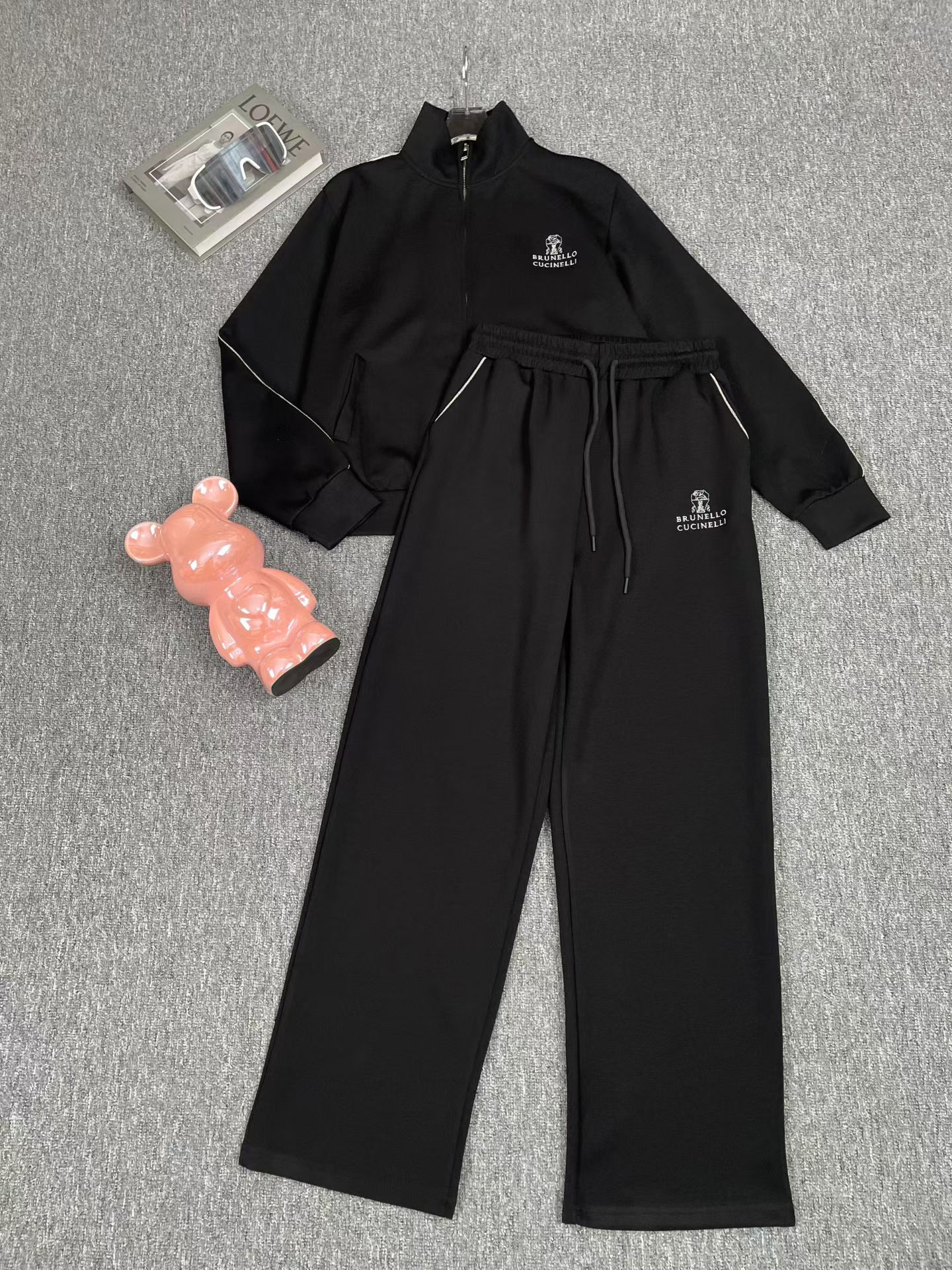 NO:897404,Suit New Classic Fashion Versatile Zippered Long Sleeve Embroidered Logo Letter Sweatshirt Jacket Drawstring Elastic Waist Casual Pants Casual Sports Suit Two Piece Set.SMLXL, women's clothing, hoodie, sweatshirts, jackets & coats,19860909套装新款经典时髦百搭拉链式长袖刺绣徽标字母卫衣外套抽绳松紧腰休闲长裤 休闲运动套装两件套.SMLXL,女装,hoodie,sweatshirts,jackets & coats,,Women's clothing
