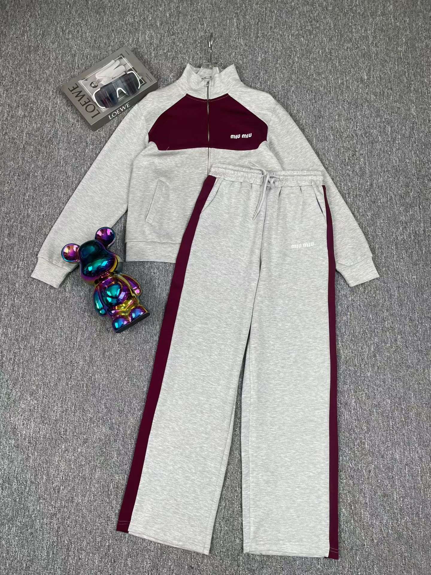 NO:890202,Suit Miu mi* new classic fashionable versatile zipper style long sleeves with contrasting color embroidered letters drawstring hooded sweatshirt jacket drawstring color matching elastic waist casual trousers casual sports suit two-piece set.SMLXL, Miu Miu-clothing, miumiu, hoodie, sweatshirts, jackets & coats, hats,19860909套装Miu mi*新款经典时髦百搭拉链式长袖撞色刺绣字母抽绳连帽卫衣外套抽绳拼色松紧腰休闲长裤 休闲运动套装两件套.SMLXL,缪缪-服装,miumiu,hoodie,sweatshirts,jackets & coats,hats,,Women's clothing