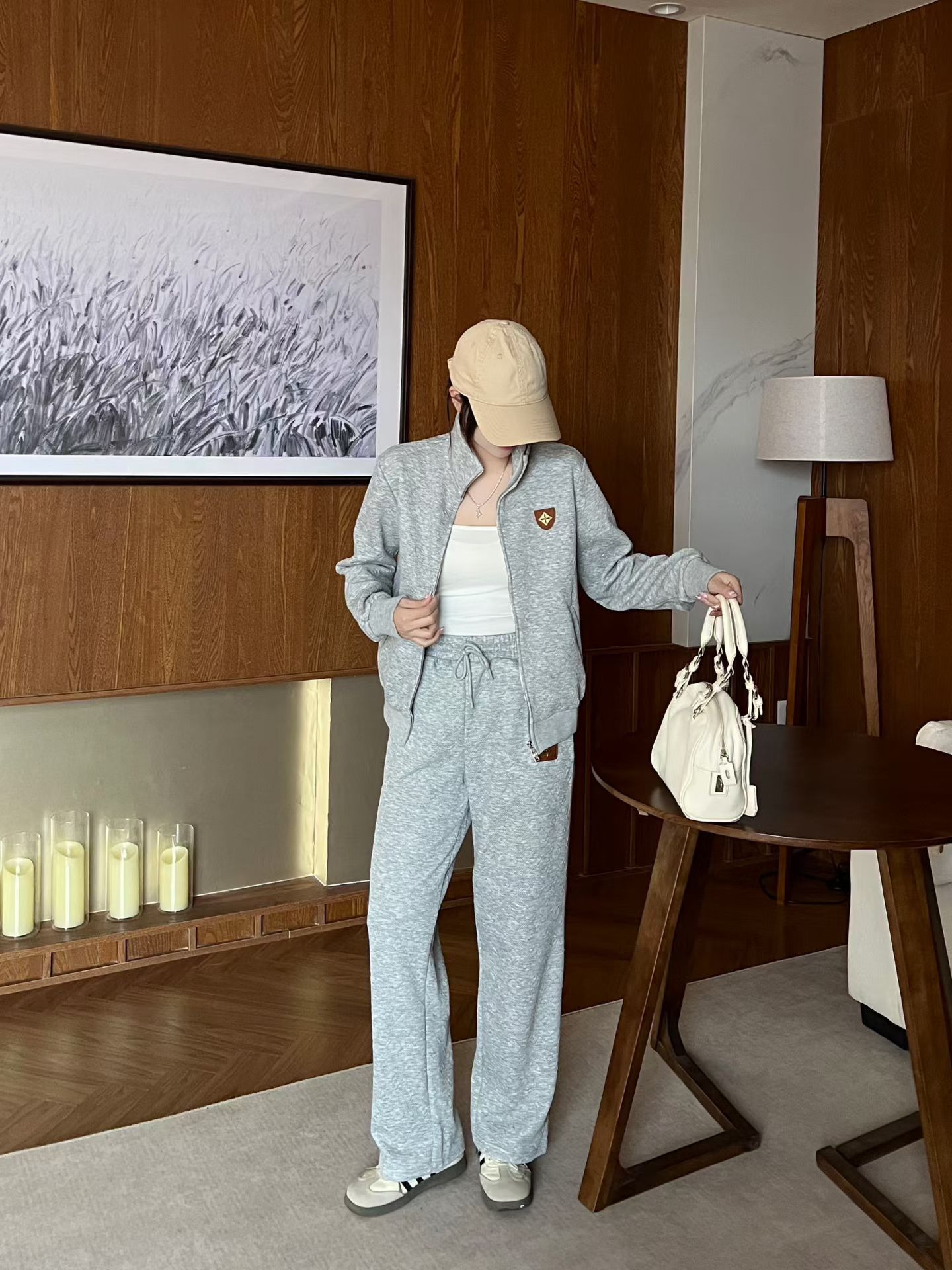 NO:901234,Suit L*Louis New classic, fashionable and versatile zipper style long sleeve dark pattern jacquard old pattern leather sweatshirt jacket drawstring elastic waist casual trousers casual sports suit two-piece set.SMLXL,,louis vuitton,hoodie,sweatshirts,jackets & coats,19860909套装L*路易 新款经典时髦百搭拉链式长袖暗纹提花老花皮标卫衣外套抽绳松紧腰休闲长裤 休闲运动套装两件套.SMLXL,,louis vuitton,hoodie,sweatshirts,jackets & coats,,Women's clothing
