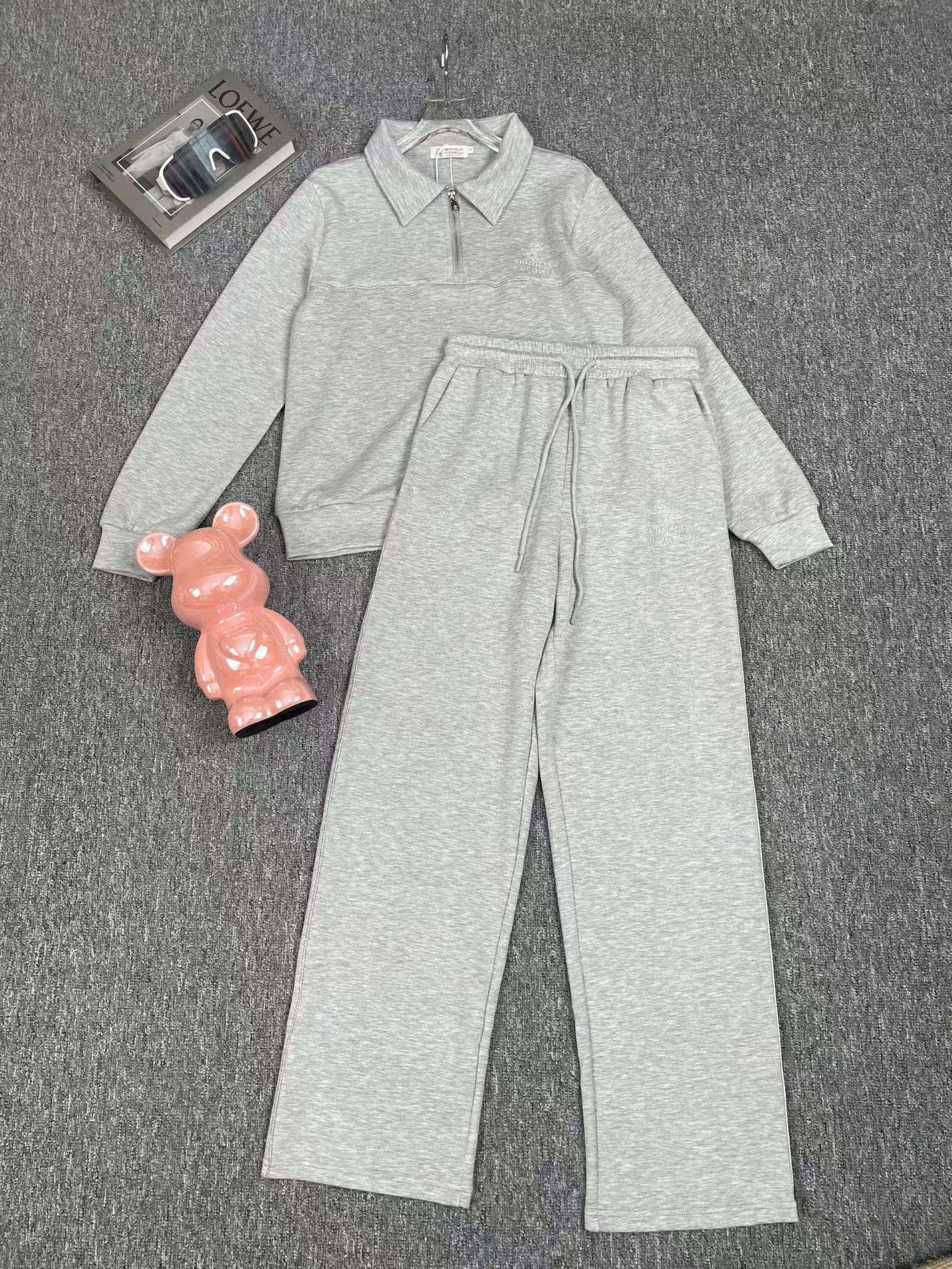 NO:897325,Suit New Classic Fashion Versatile Casual Lapel Long Sleeve Embroidered Logo Letter Pullover Sweater Drawstring Elastic Waist Casual Pants Casual Sports Suit Two-piece Set.SMLXL, women's clothing, hoodie, sweatshirts,19860909套装新款经典时髦百搭休闲翻领长袖刺绣徽标字母套头卫衣抽绳松紧腰休闲长裤 休闲运动套装两件套.SMLXL,女装,hoodie,sweatshirts,,Women's clothing