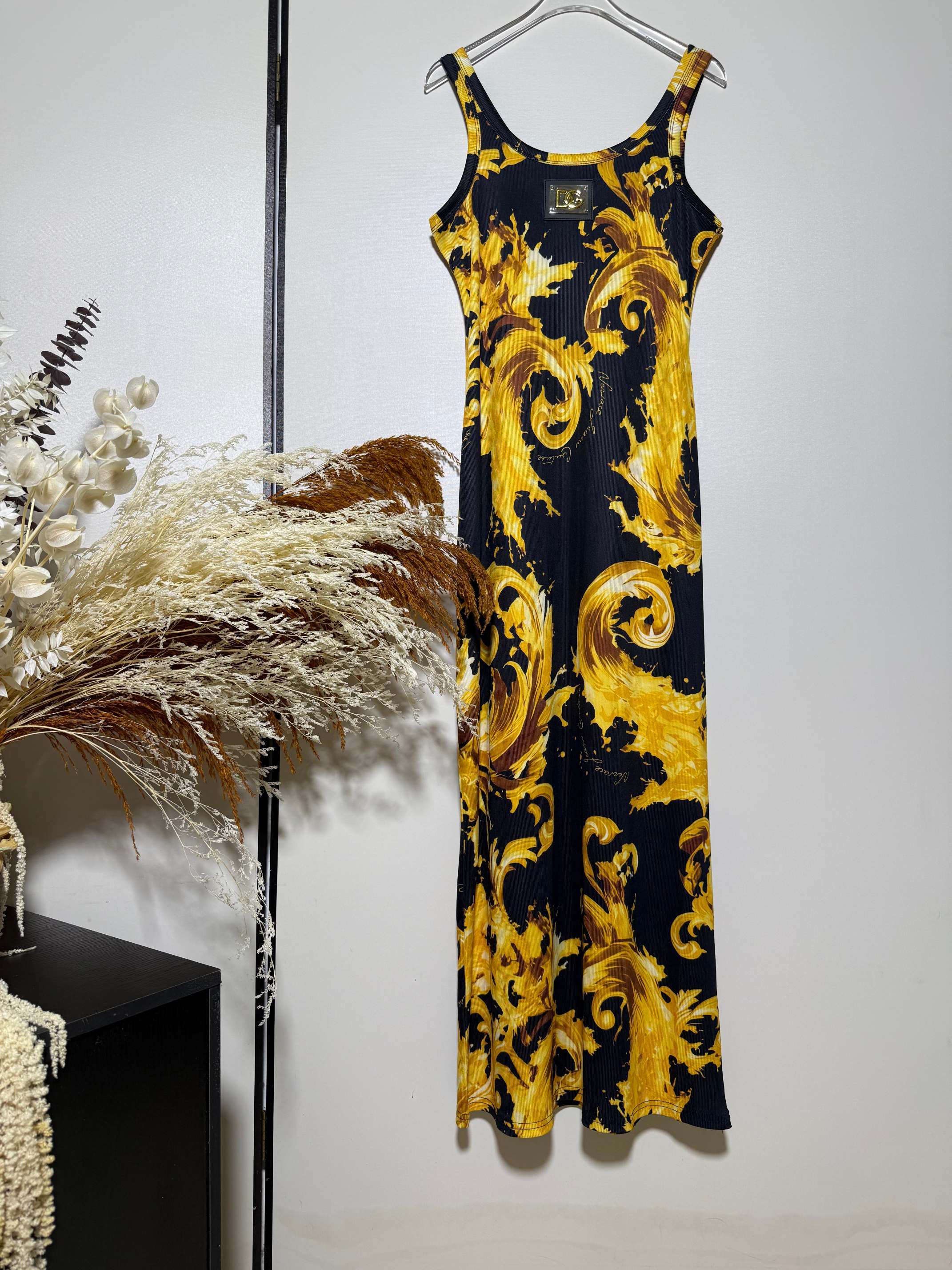 NO:900221,D*G popular metal leather badge decorated with drapey elastic cotton slim waist slim sleeveless vest dress baroque print long dress.SMLXL, Dolce & Gabbana-clothing, Dolce&Gabbana, skirts,19860909D*G 爆款金属皮牌徽章装饰垂感弹力棉修身收腰显瘦无袖背心裙巴洛克印花长款连衣裙.SMLXL,杜嘉班纳-服装,Dolce&Gabbana,skirts,,Women's clothing
