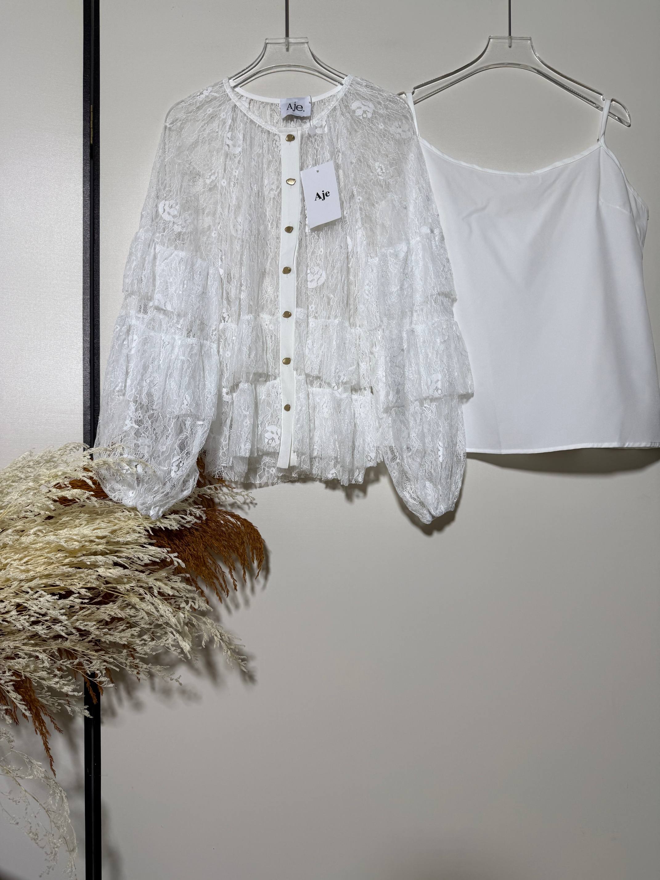 NO:903806,New women's single-row gold button lace hollow ruffle shirt, temperament, see-through lace, layered design, long-sleeved fairy lace shirt (with suspenders).SMLXL,,shirts,19860909新品女士单排金扣蕾丝镂空荷叶边衬衫 气质 透视 蕾丝 层叠设计 长袖 仙女蕾丝衬衫(配吊带).SMLXL,,shirts,,Women's clothing